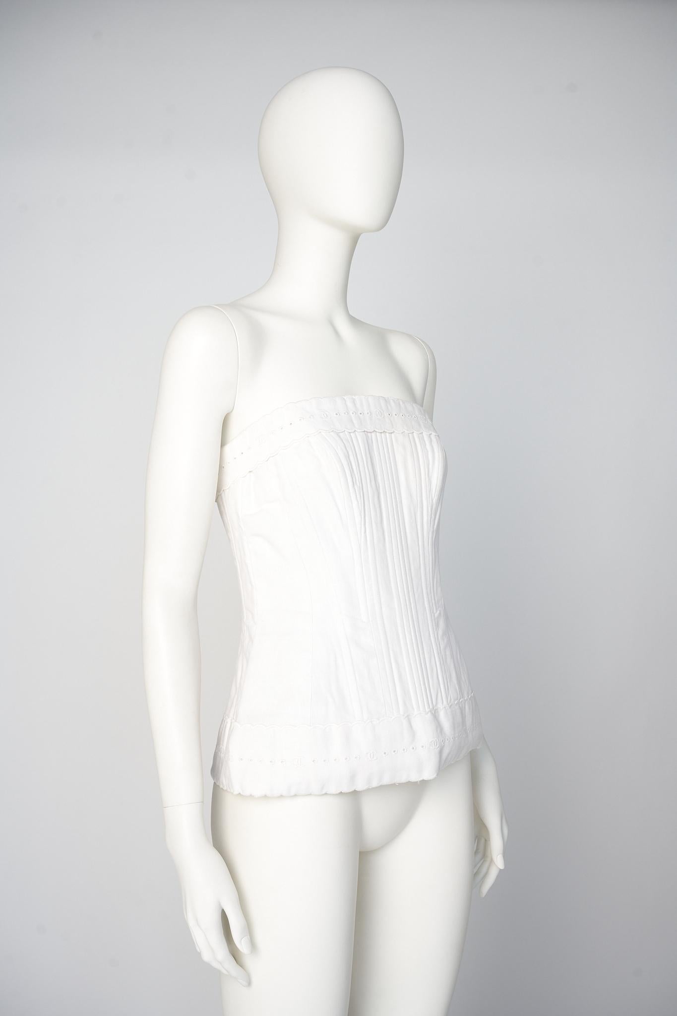 Chanel By Karl Lagerfeld Broderie Anglaise CC Logo Cotton Corset Top, SS1993 en venta 3