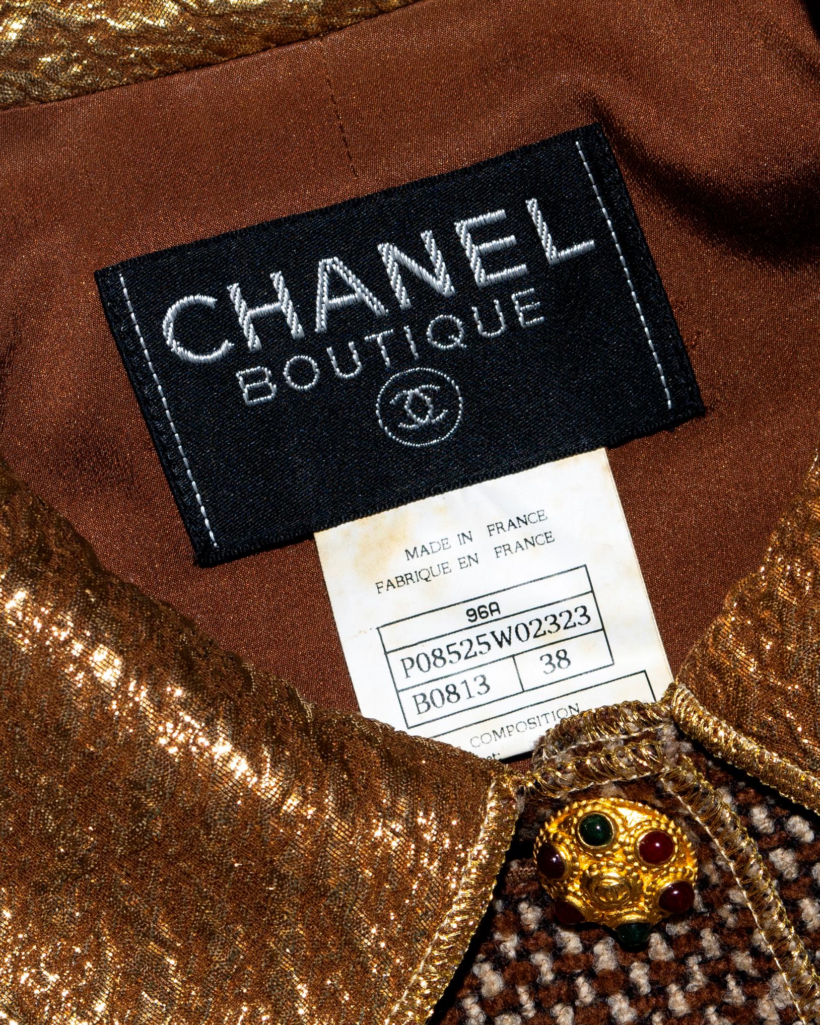 Costume 3 pièces en laine marron et lurex de soie dorée Chanel by Karl Lagerfeld, automne-hiver 1996 en vente 9