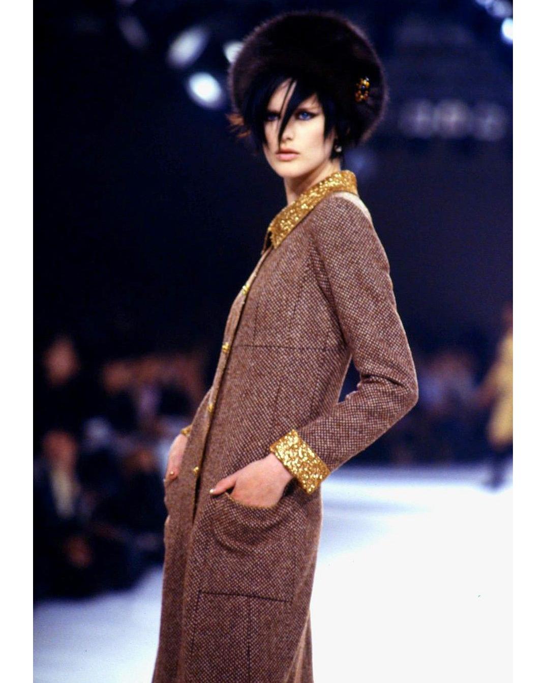 Costume 3 pièces en laine marron et lurex de soie dorée Chanel by Karl Lagerfeld, automne-hiver 1996 Pour femmes en vente