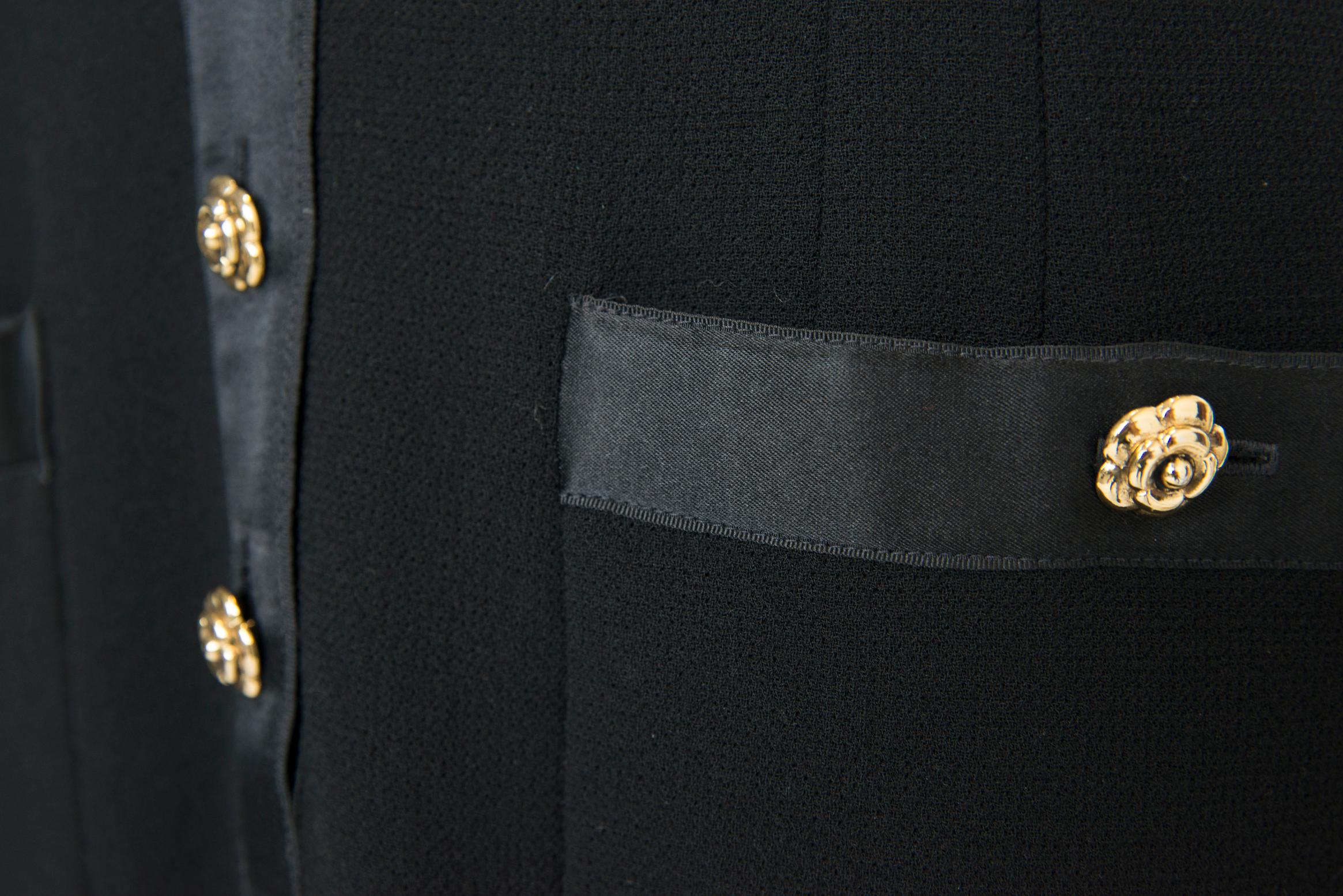 Chanel By Karl Lagerfeld for Chanel, Little Black Dress impreziosito da bottoni, FW 1990-1991 in vendita 2