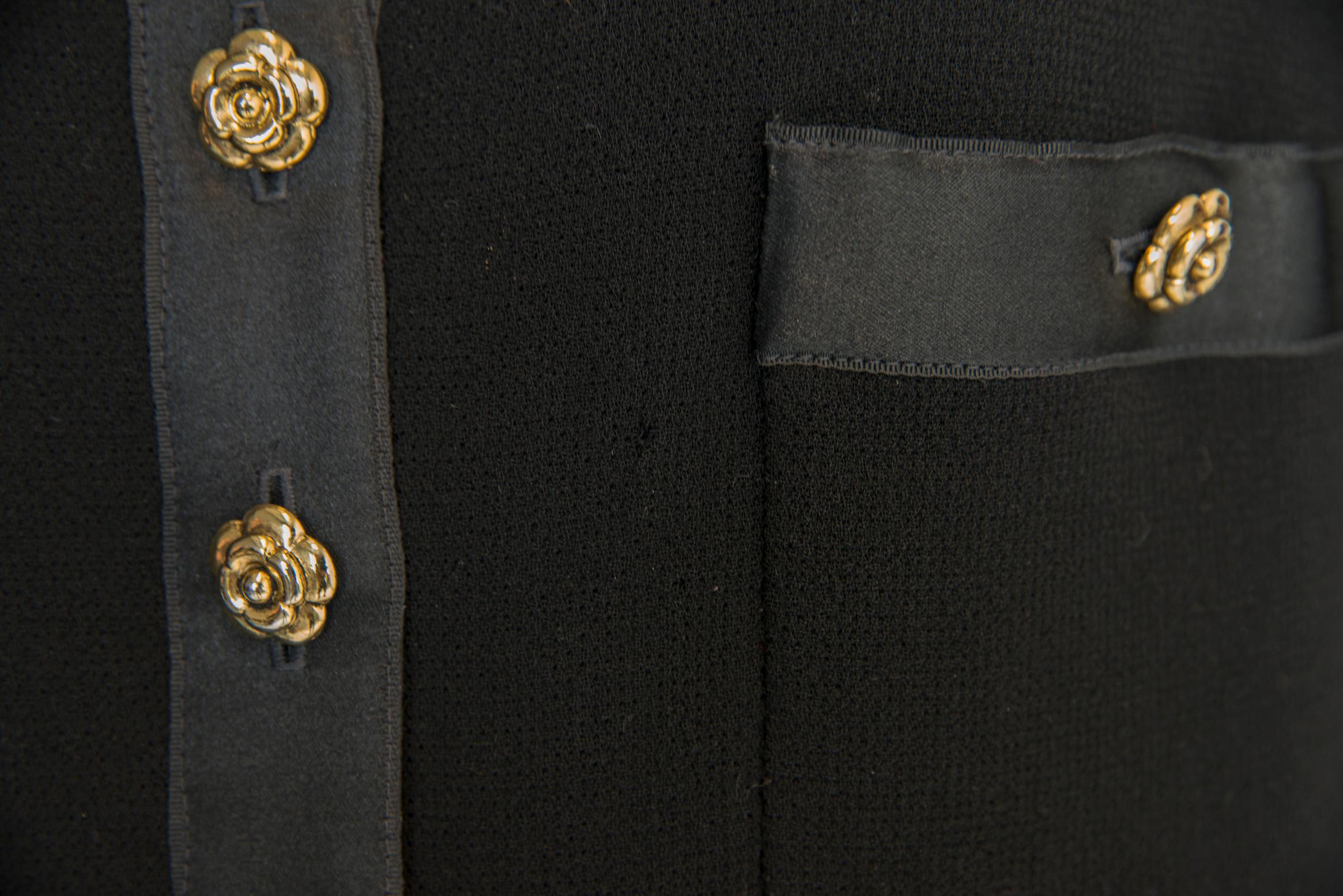 Chanel By Karl Lagerfeld for Chanel, Little Black Dress impreziosito da bottoni, FW 1990-1991 in vendita 3