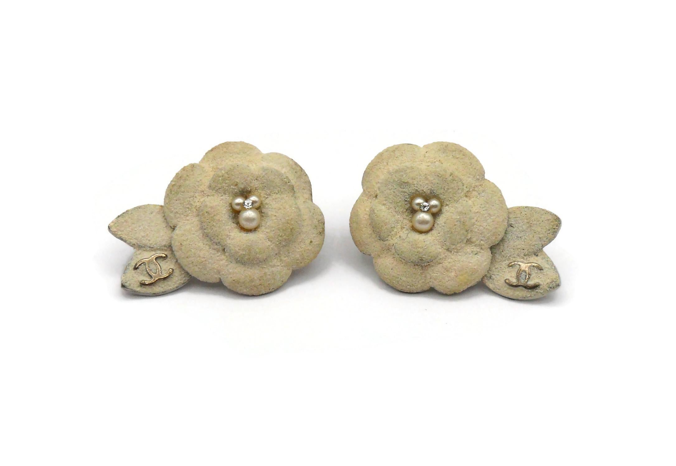 Donna Orecchini a conchiglia CHANEL by Karl Lagerfeld, Autunno 2005 in vendita