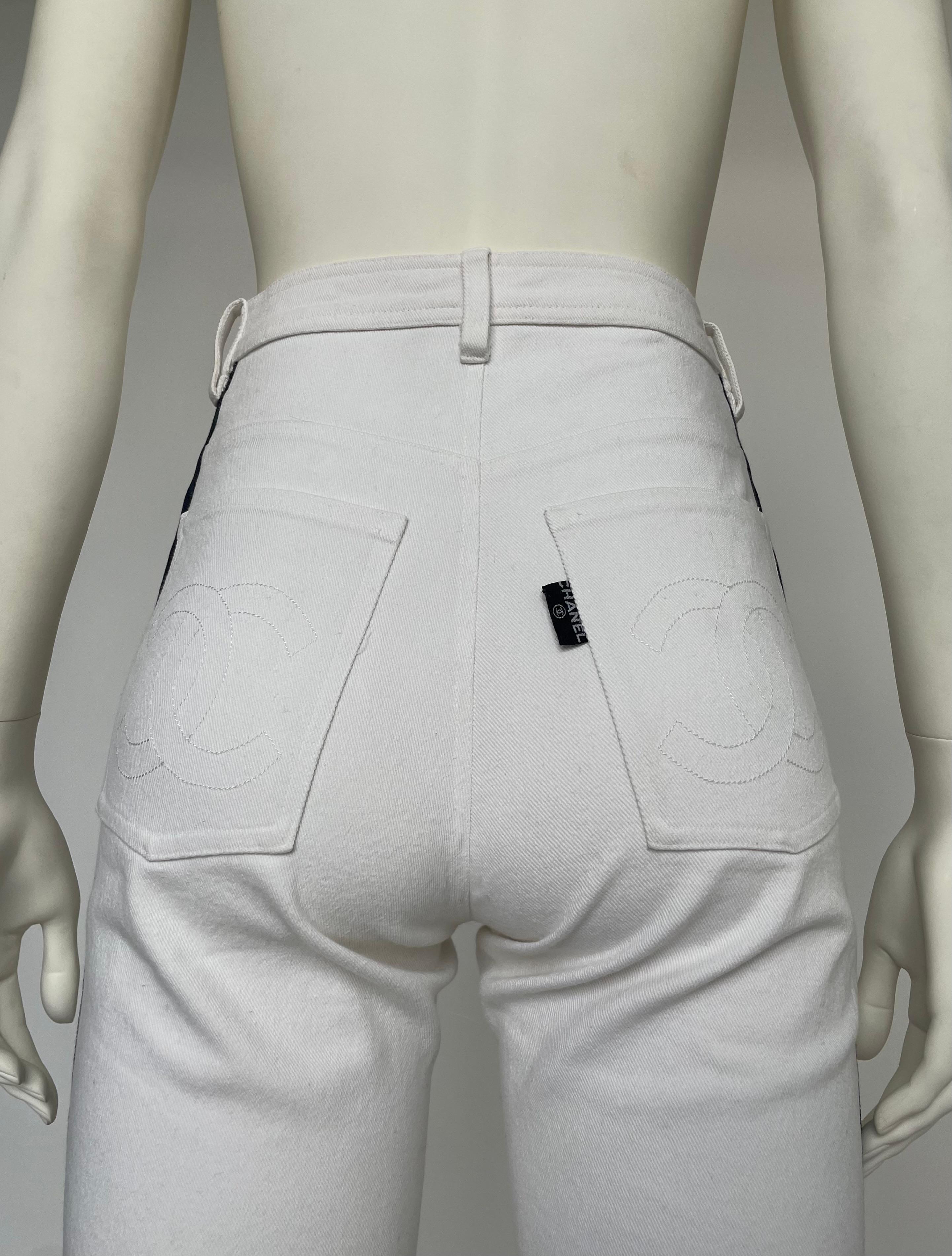 Chanel By Karl Lagerfeld Bermuda vaquera con logotipo CC, c. 1993 en venta 7