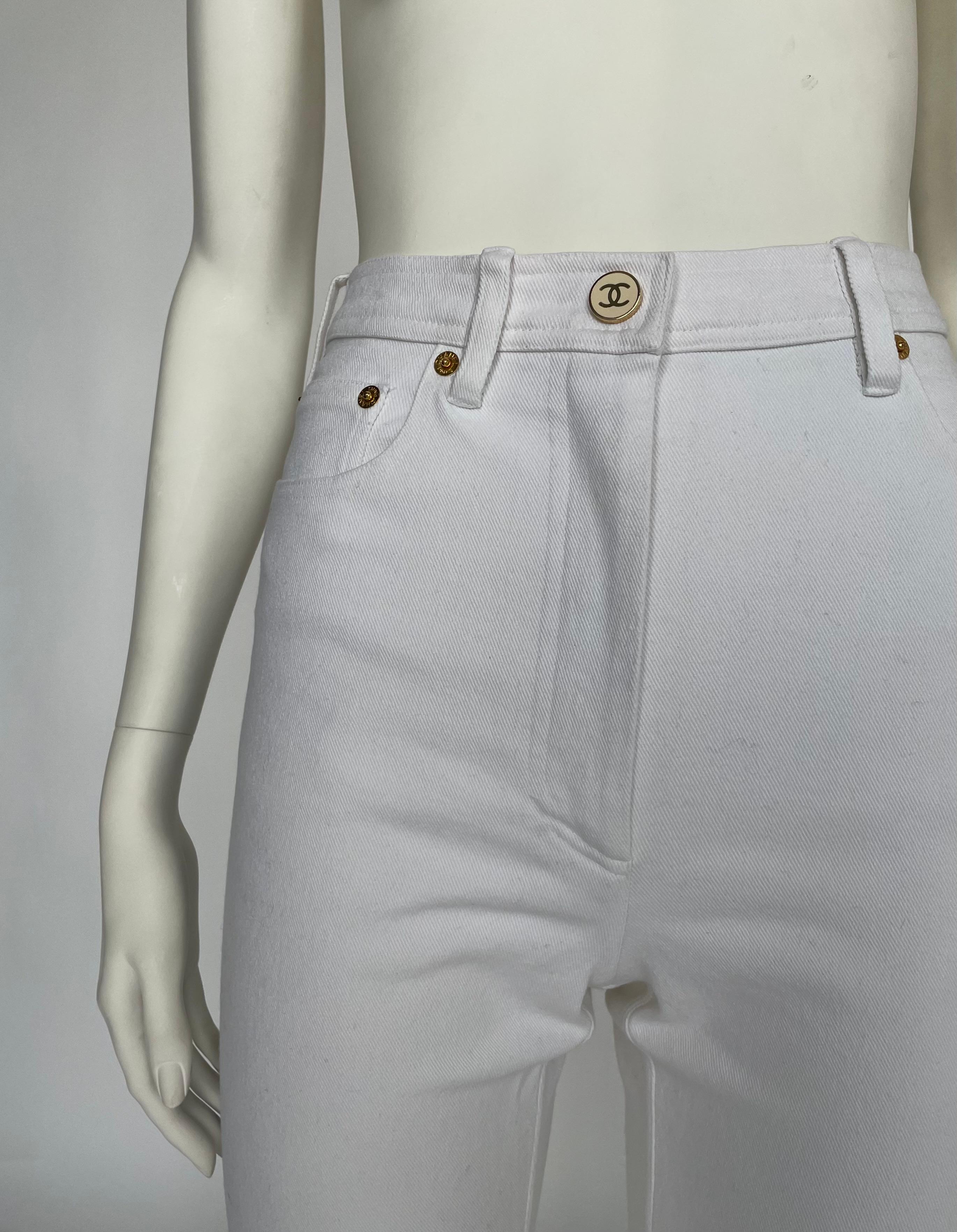 Chanel By Karl Lagerfeld Bermuda vaquera con logotipo CC, c. 1993 Gris en venta
