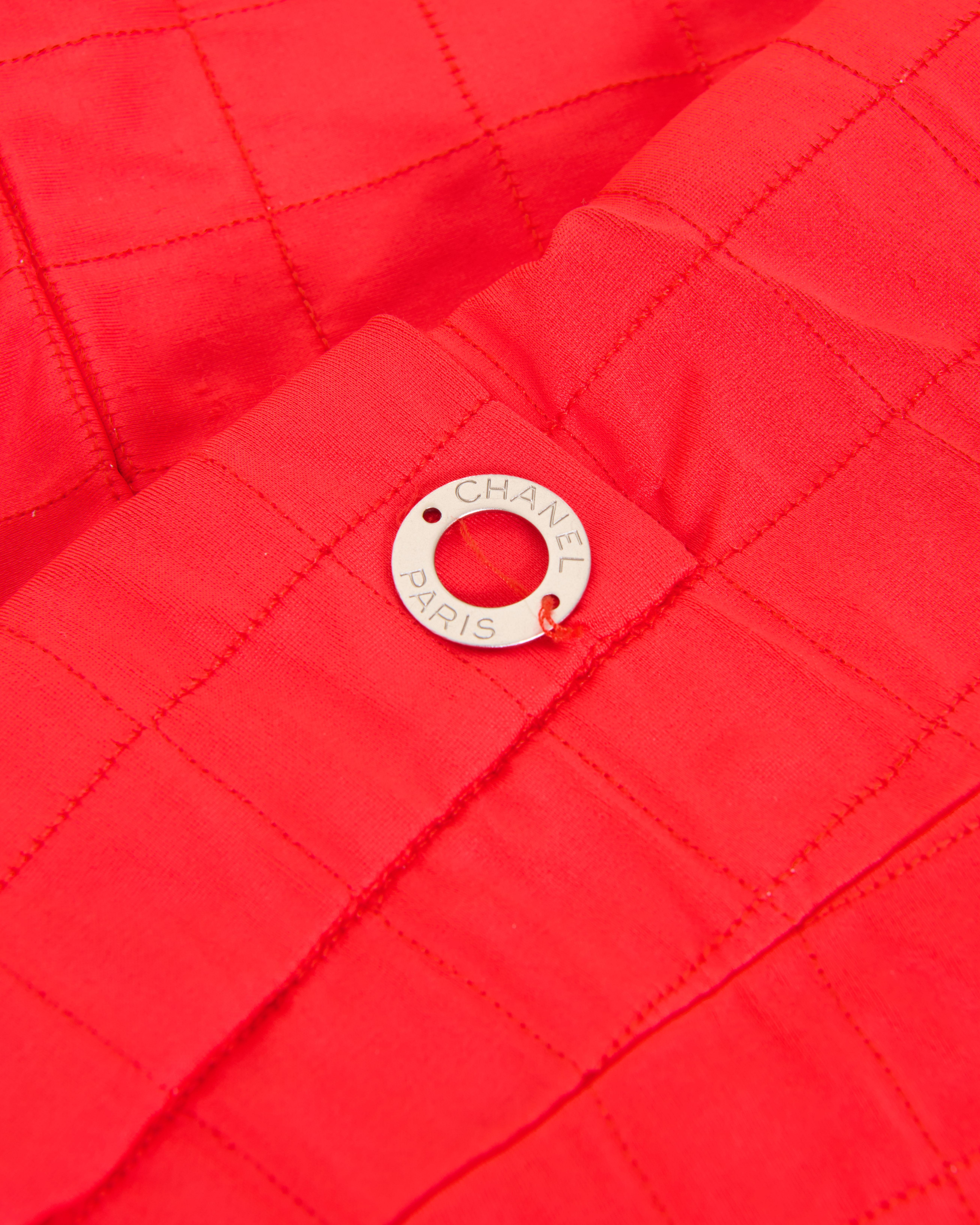 De las mujeres Chanel by Karl Lagerfeld Cruise 2000 Chaqueta de nailon acolchada roja en venta