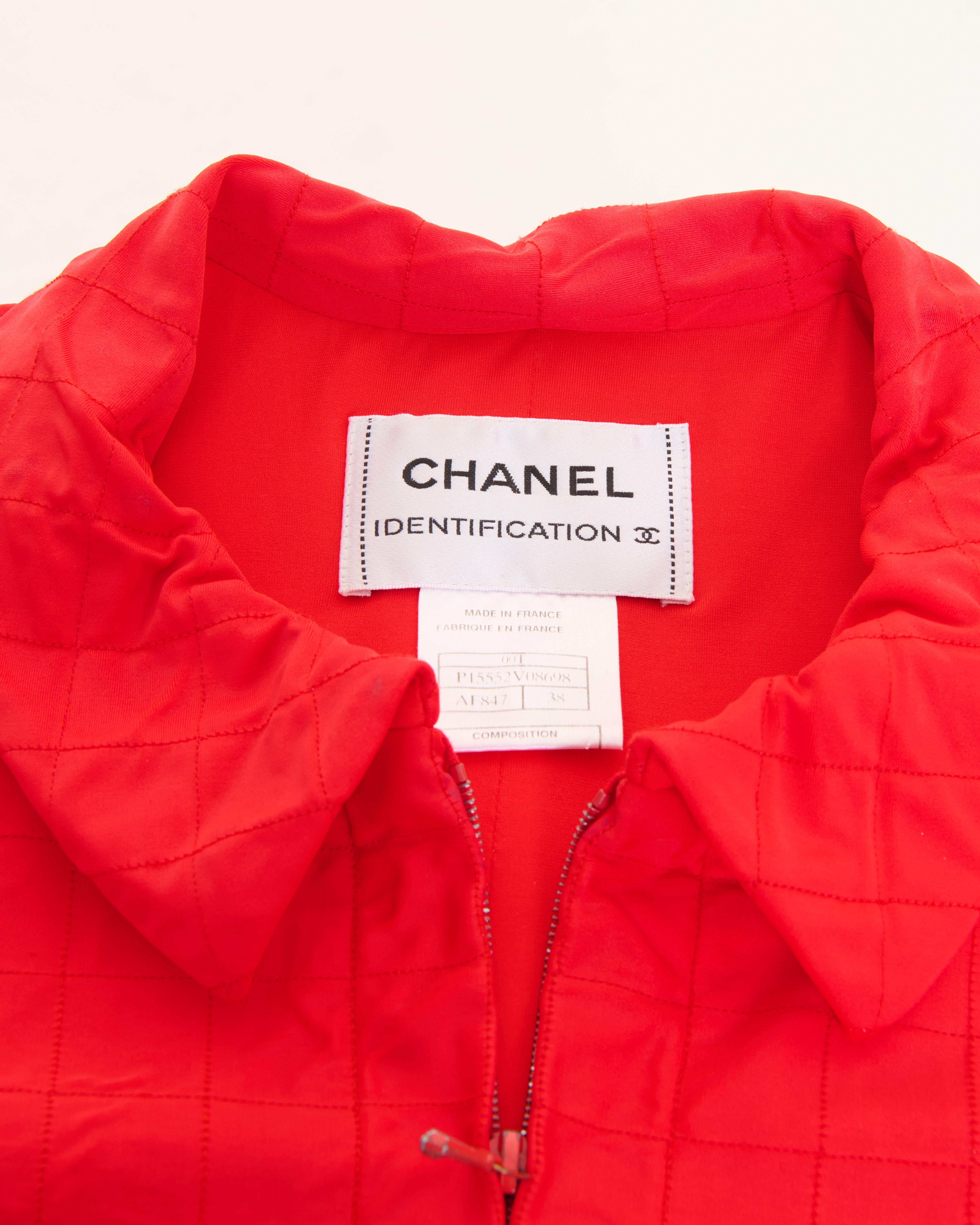 Chanel by Karl Lagerfeld Cruise 2000 Chaqueta de nailon acolchada roja en venta 1