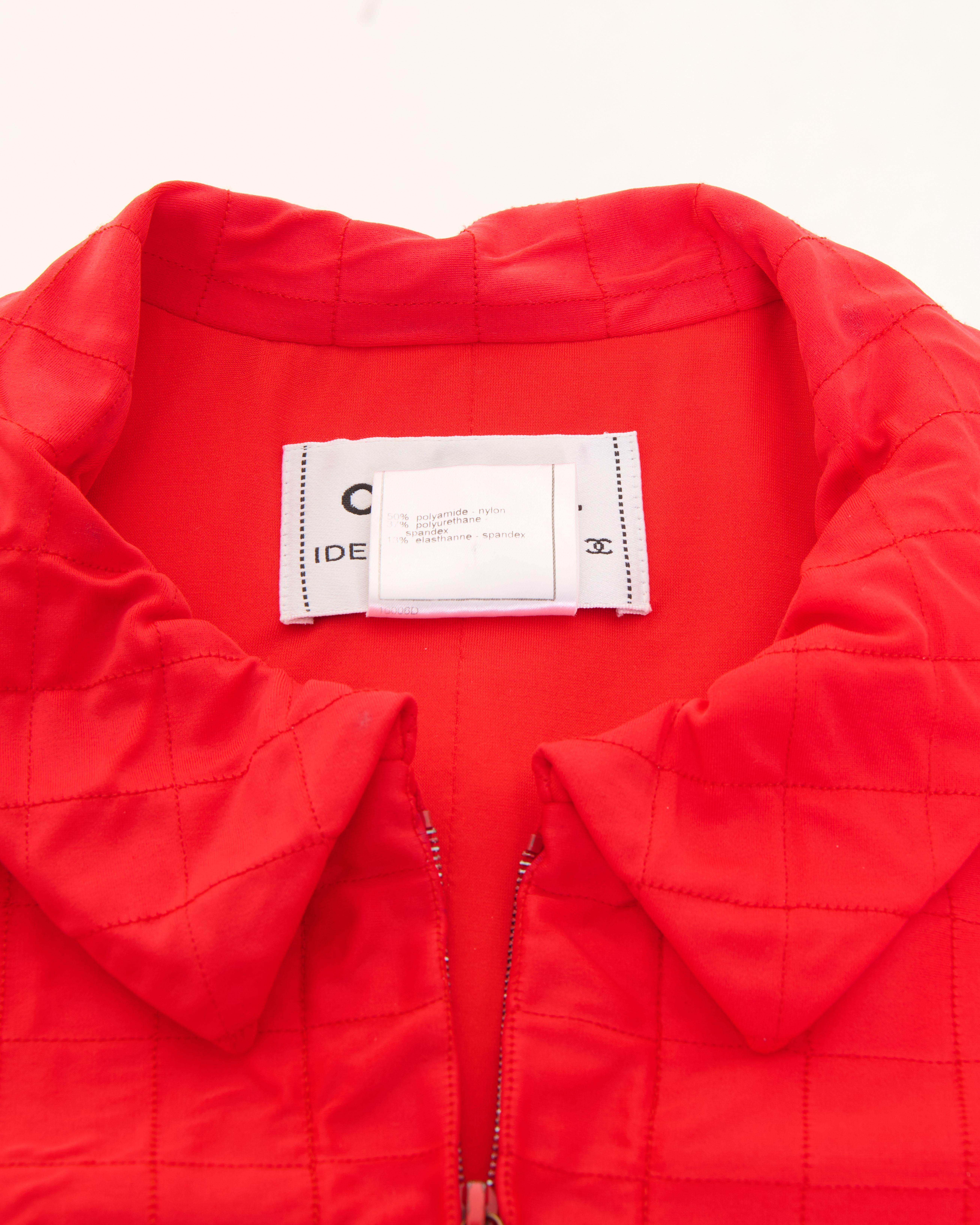 Chanel by Karl Lagerfeld Cruise 2000 Chaqueta de nailon acolchada roja en venta 2