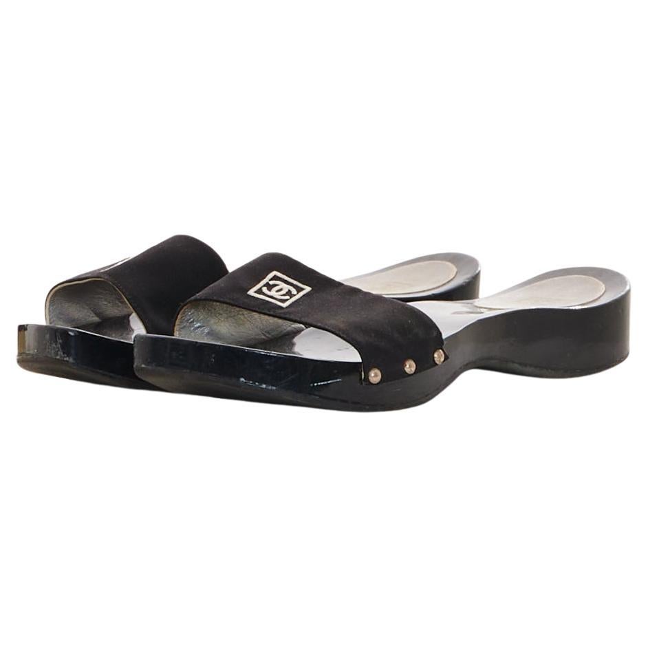 Chanel by Karl Lagerfeld Cruise 2004 Sandalias negras con logotipo CC entrelazado en venta