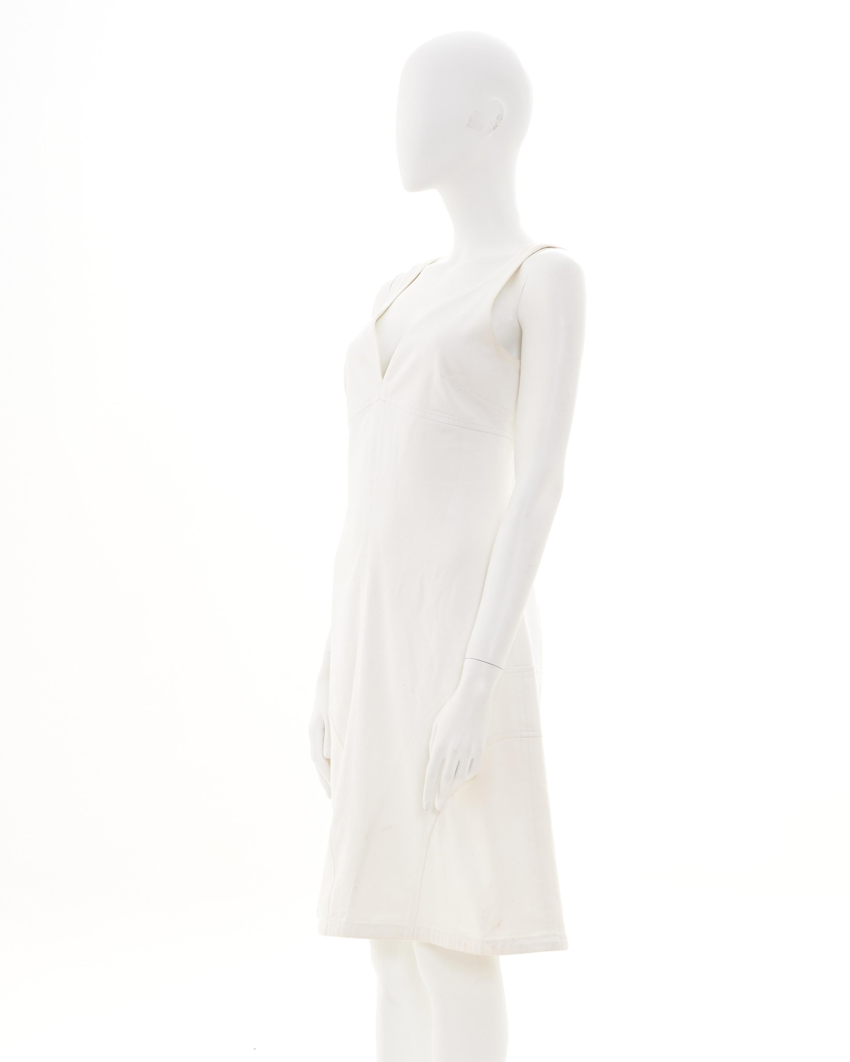 - Designed by Karl Lagerfield
- Cruise 2004 Collection
- Midi Dress
- Sleeveless
- V-Neck
- Zipper Closure on the back
- Made in France
- Excellent Condition
- Size: 40 FR - 44 IT - UK 12 - US 10 (EU)
- Materials: Cotton 

Shoulders 34 cm /
