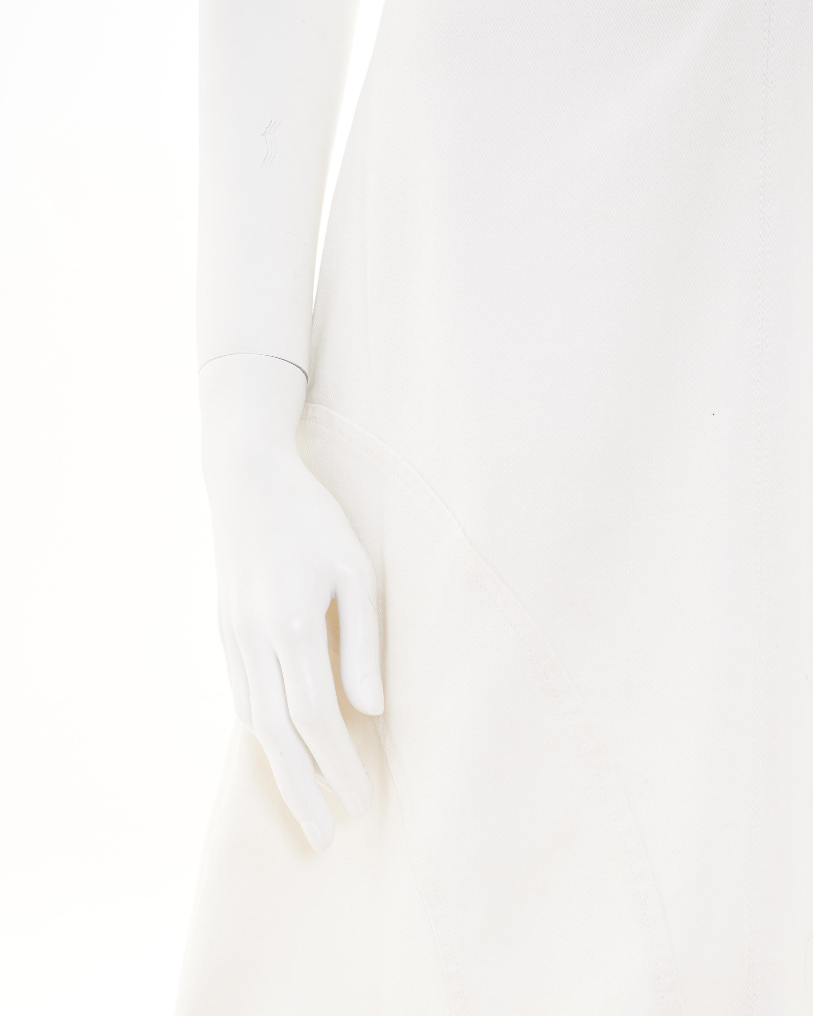 Chanel by Karl Lagerfeld Cruise 2004 White Cotton Sleeveless Midi Dress For Sale 2