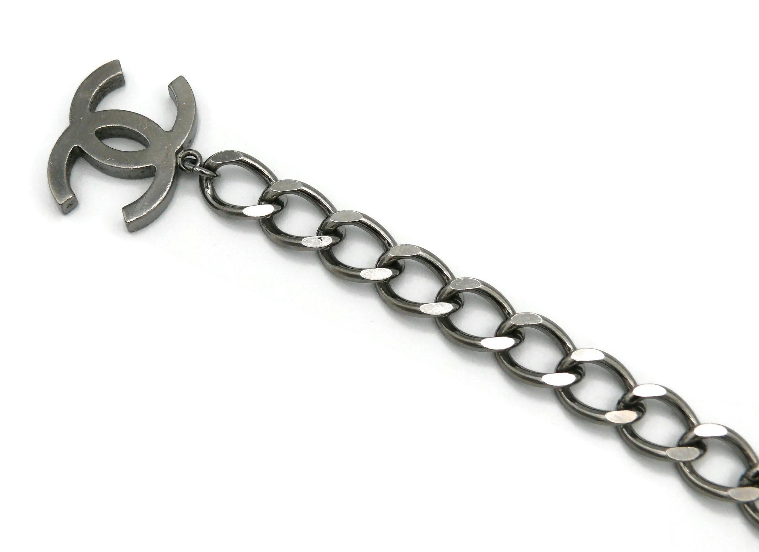 CHANEL par KARL LAGERFELD Collier à maillons bouclés avec logo et étiquette, printemps 2015 en vente 6