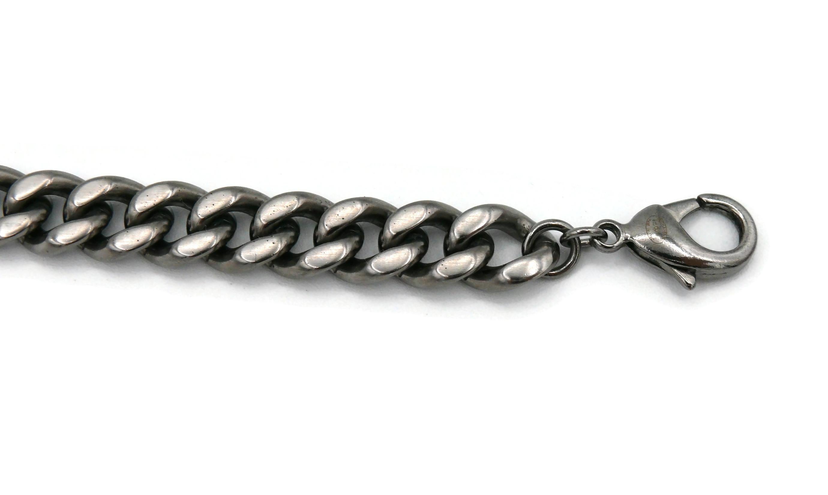 CHANEL par KARL LAGERFELD Collier à maillons bouclés avec logo et étiquette, printemps 2015 en vente 11