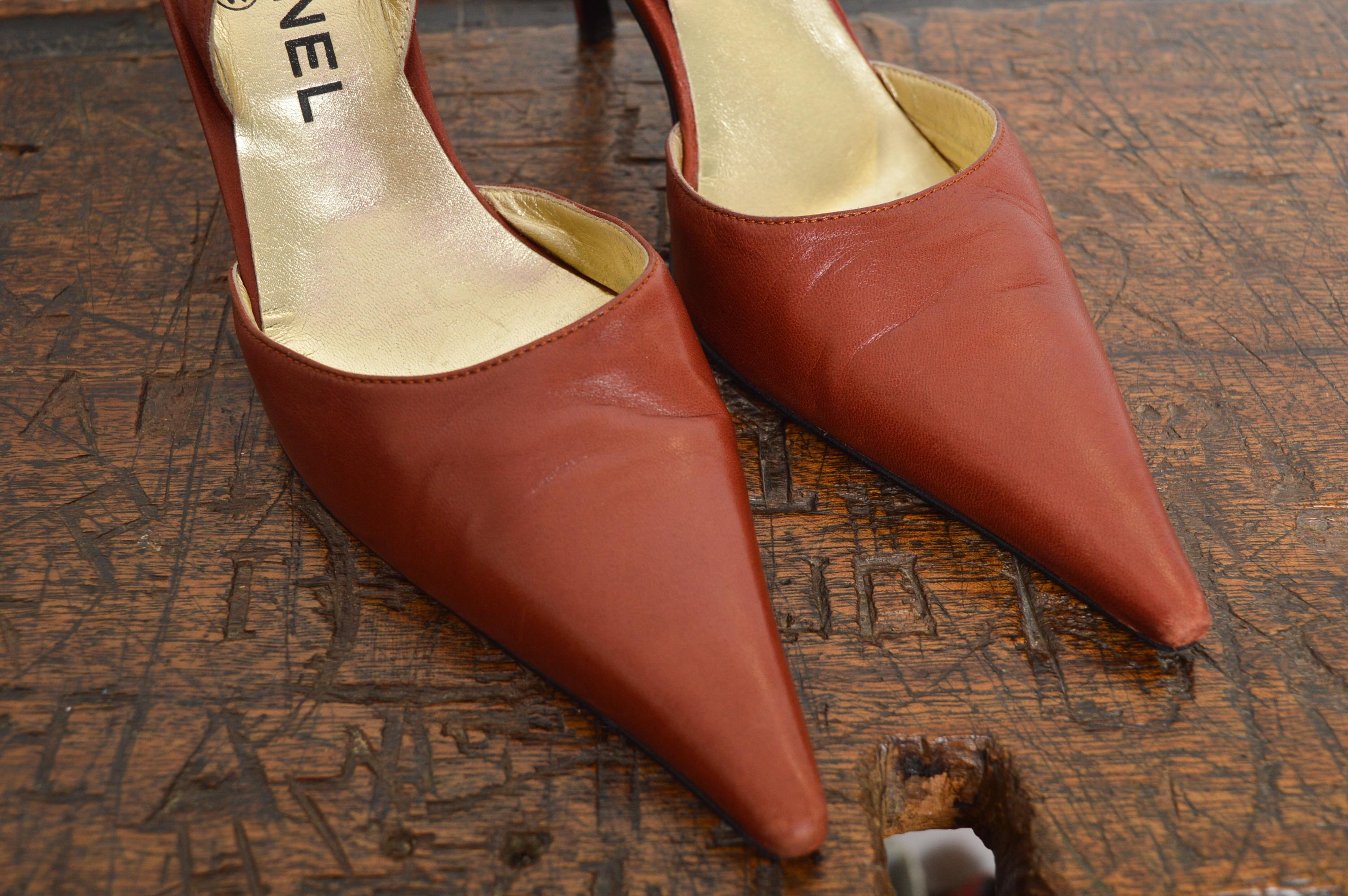 CHANEL by Karl Lagerfeld extremely rare Black Red Motorcycle Pointed Court Shoes For Sale 6