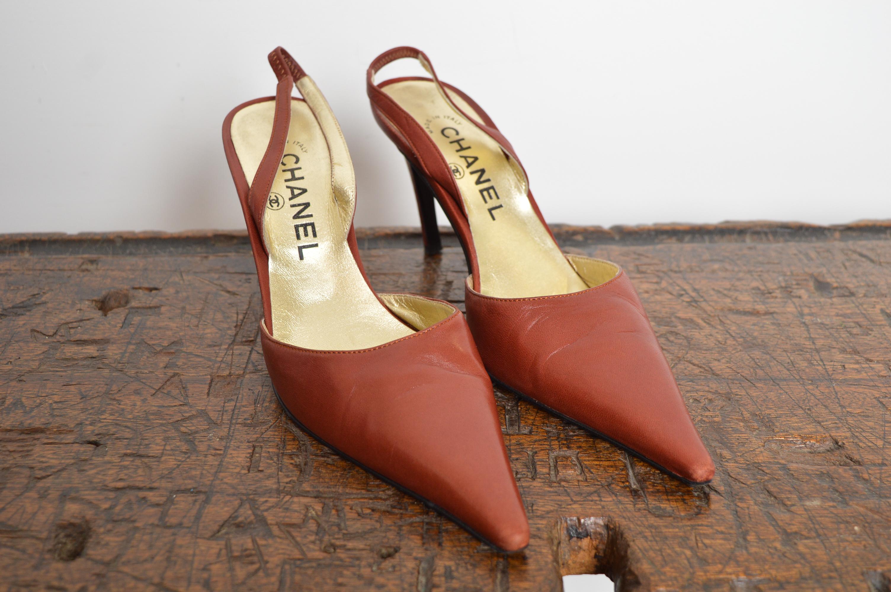 CHANEL by Karl Lagerfeld extremely rare Black Red Motorcycle Pointed Court Shoes For Sale 5