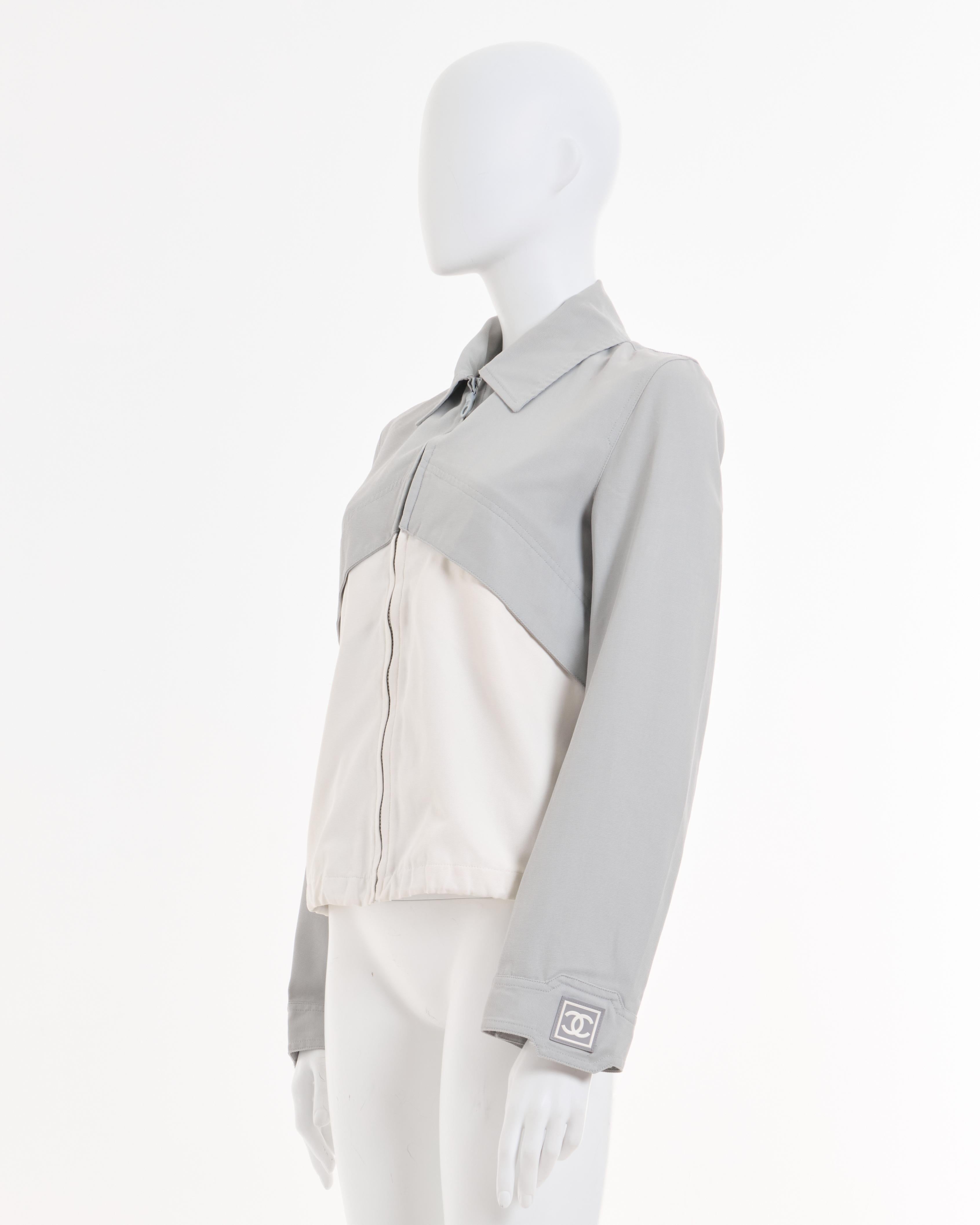 Chanel by Karl Lagerfeld F/W 2001 Dove gray and white zip-up sport jacket  In Good Condition For Sale In Milano, IT