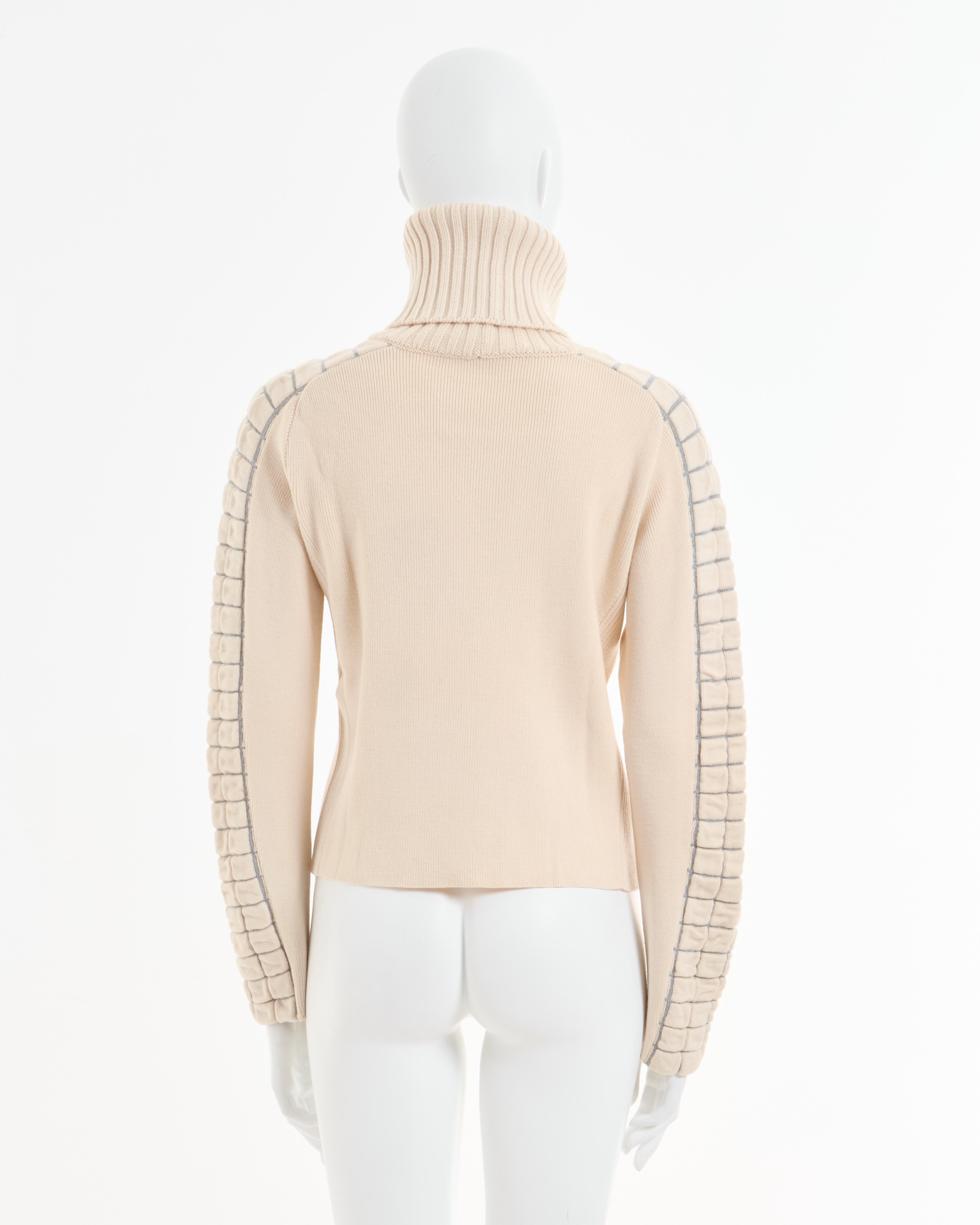 Chanel by Karl Lagerfeld F/W 2002 Off-White-Rollkragenpullover (Beige) im Angebot