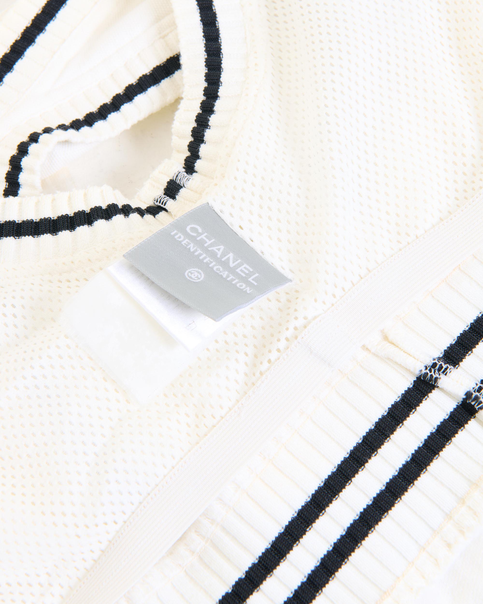 Chanel par Karl Lagerfeld F/W 2003 - Mini robe de tennis sans manches en coton blanc en vente 8