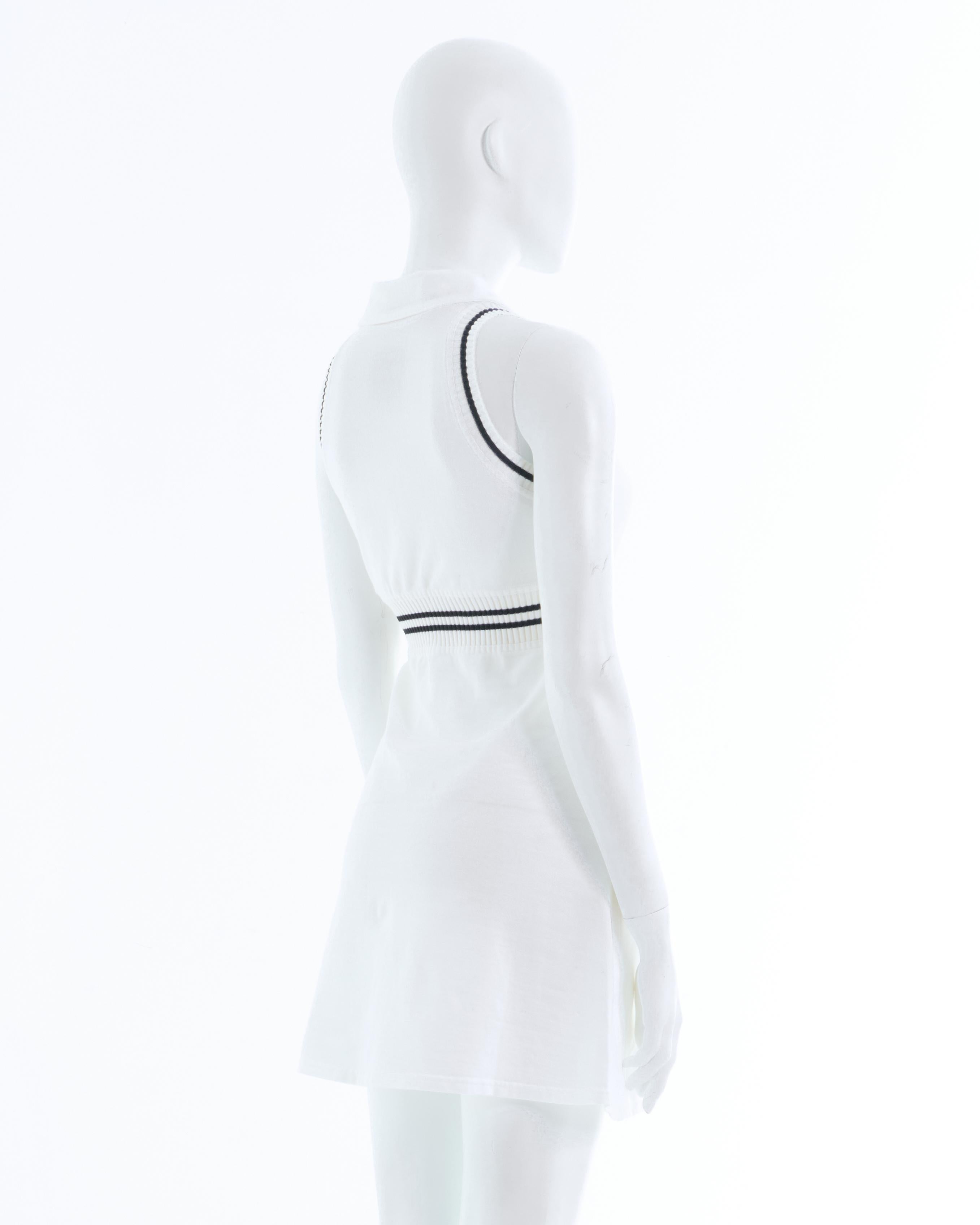 Chanel par Karl Lagerfeld F/W 2003 - Mini robe de tennis sans manches en coton blanc en vente 1