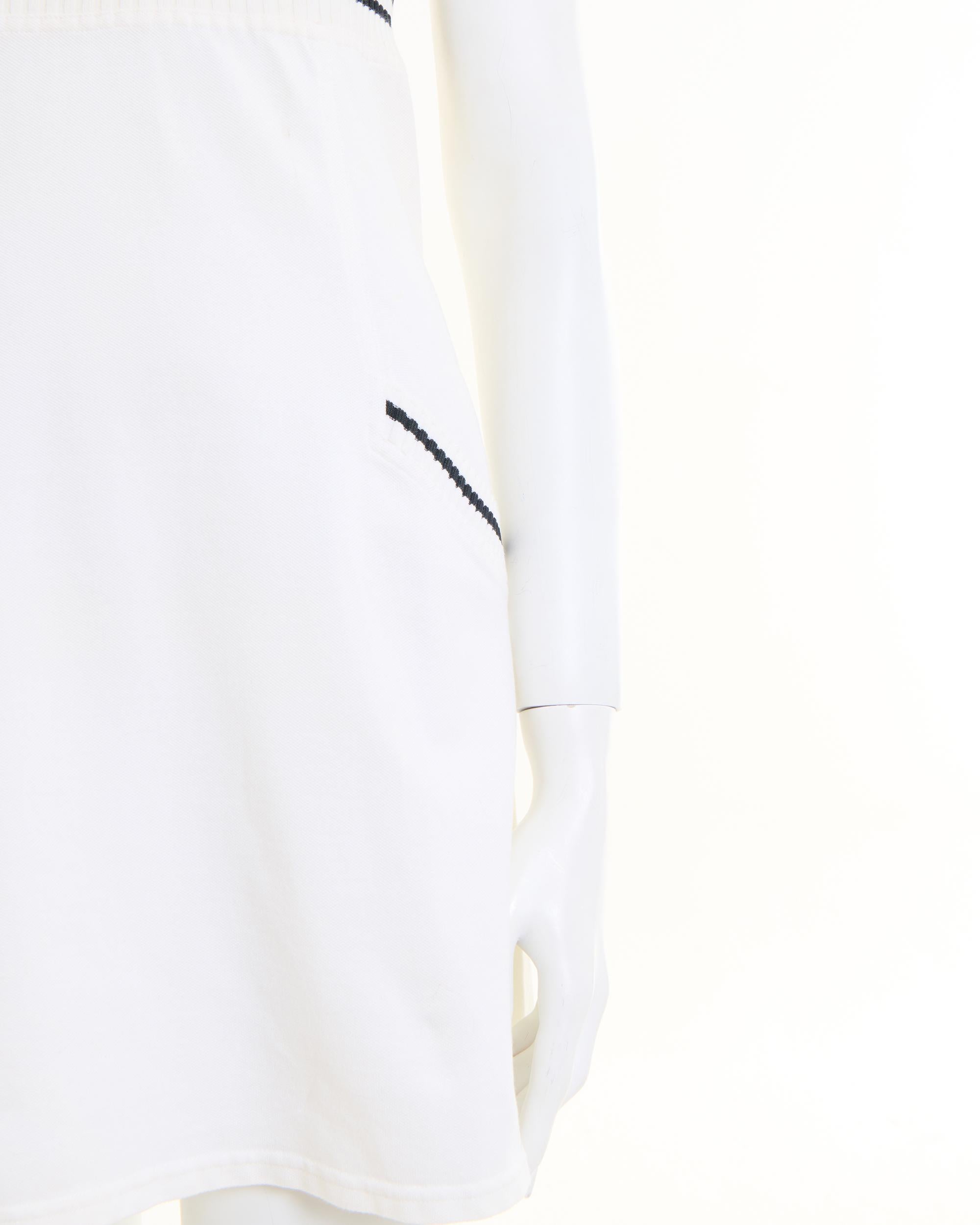 Chanel par Karl Lagerfeld F/W 2003 - Mini robe de tennis sans manches en coton blanc en vente 4