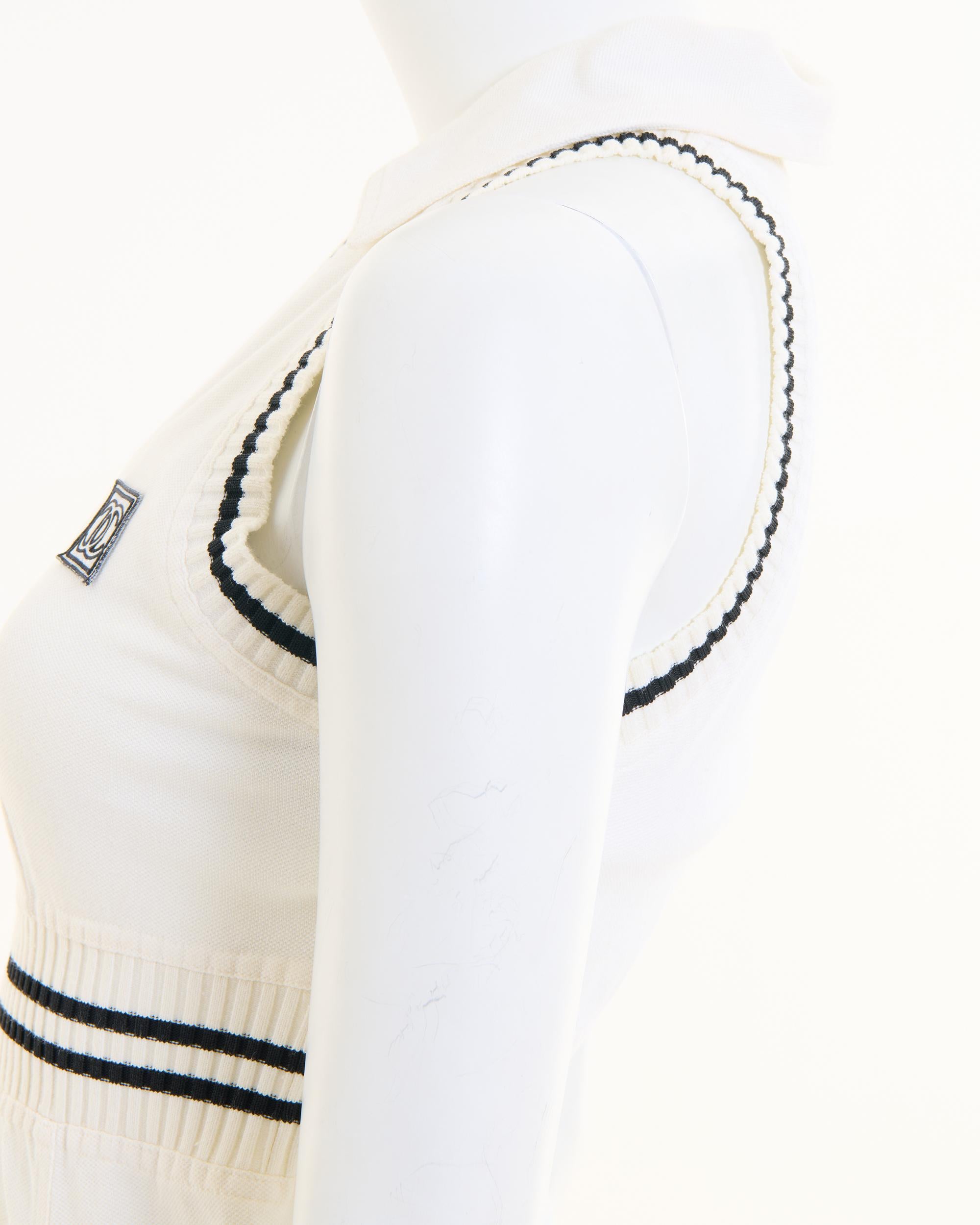 Chanel par Karl Lagerfeld F/W 2003 - Mini robe de tennis sans manches en coton blanc en vente 5