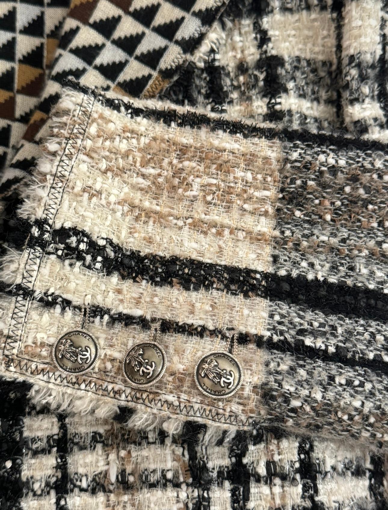 Chanel by Karl Lagerfeld F/W 2004 runway fantasy tweed jacket For Sale 6