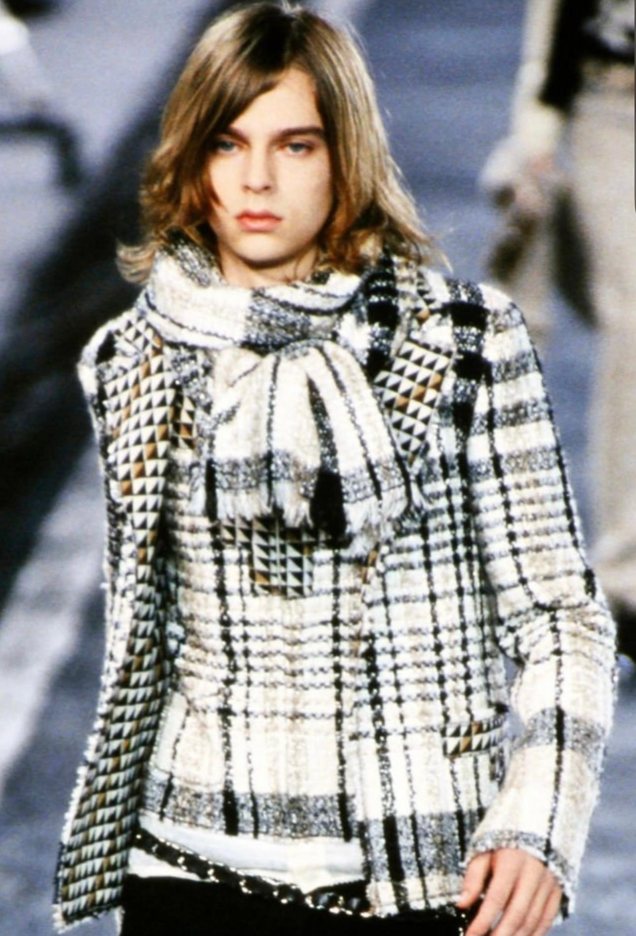 Chanel by Karl Lagerfeld F/W 2004 runway fantasy tweed jacket For Sale 8