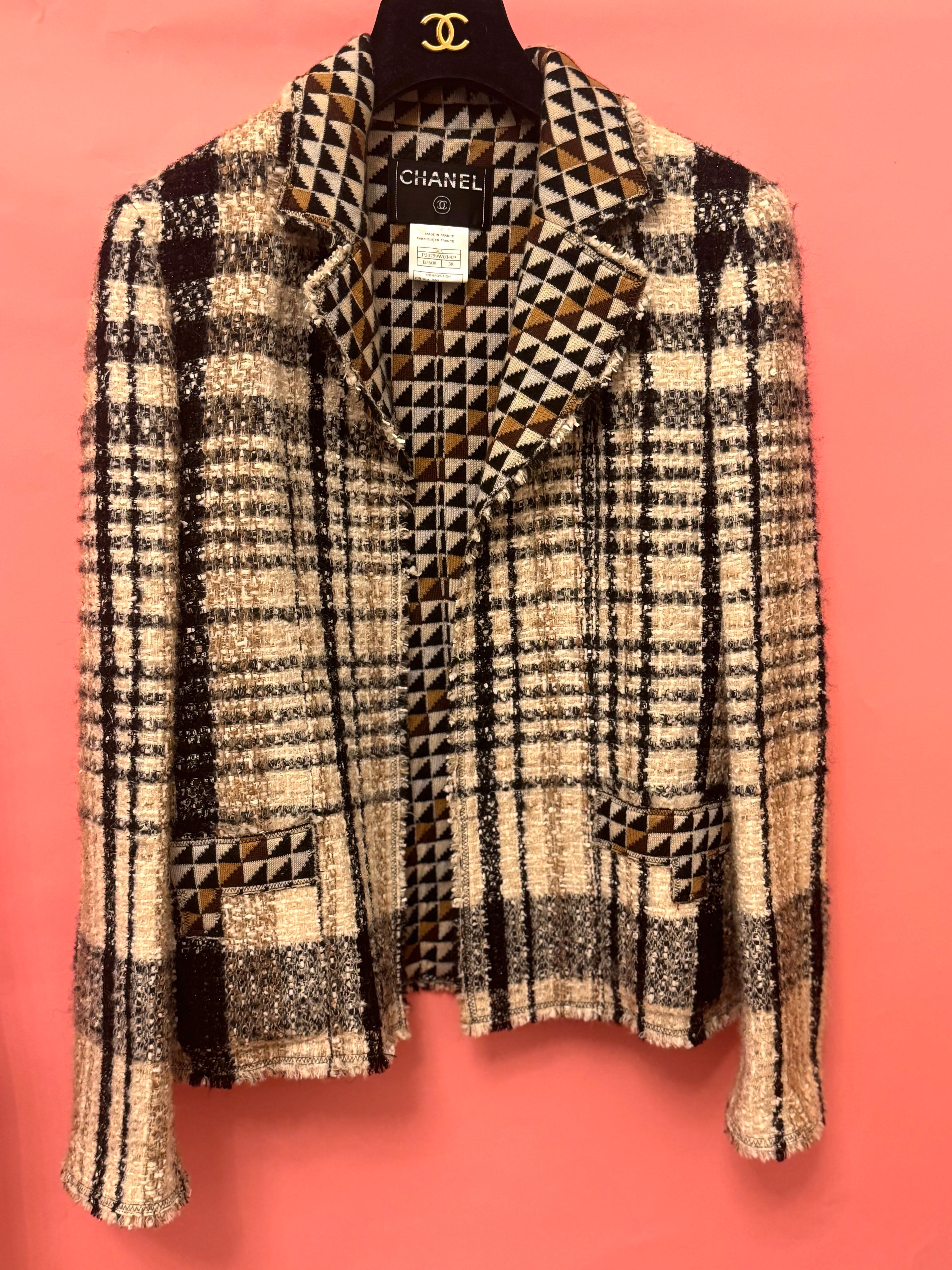 Chanel by Karl Lagerfeld F/W 2004 runway fantasy tweed jacket In Good Condition For Sale In PARIS, FR