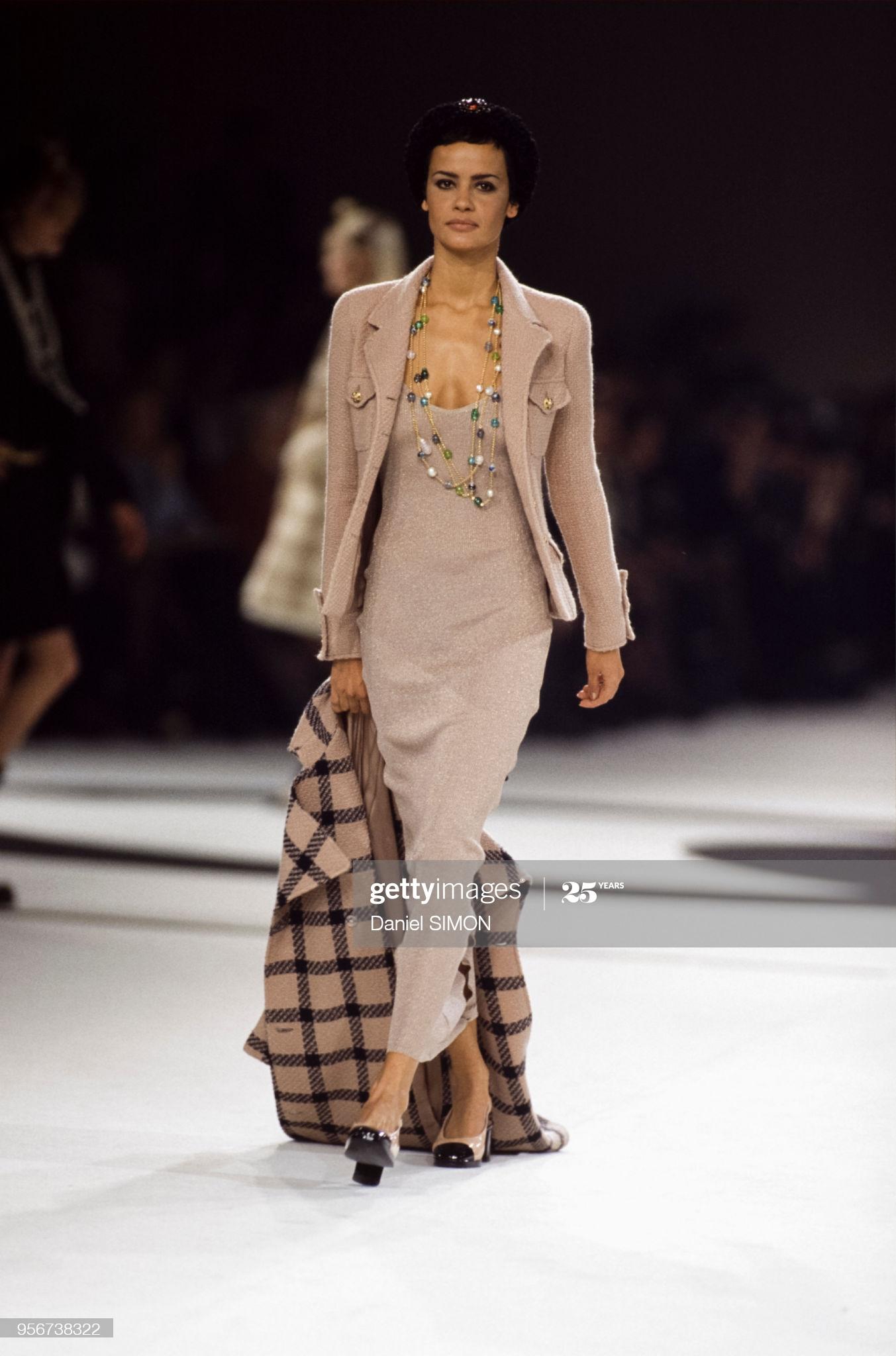 Chanel by Karl Lagerfeld Vestido camisero de lúrex dorado, fw 1996 en Excelente estado para la venta en London, GB