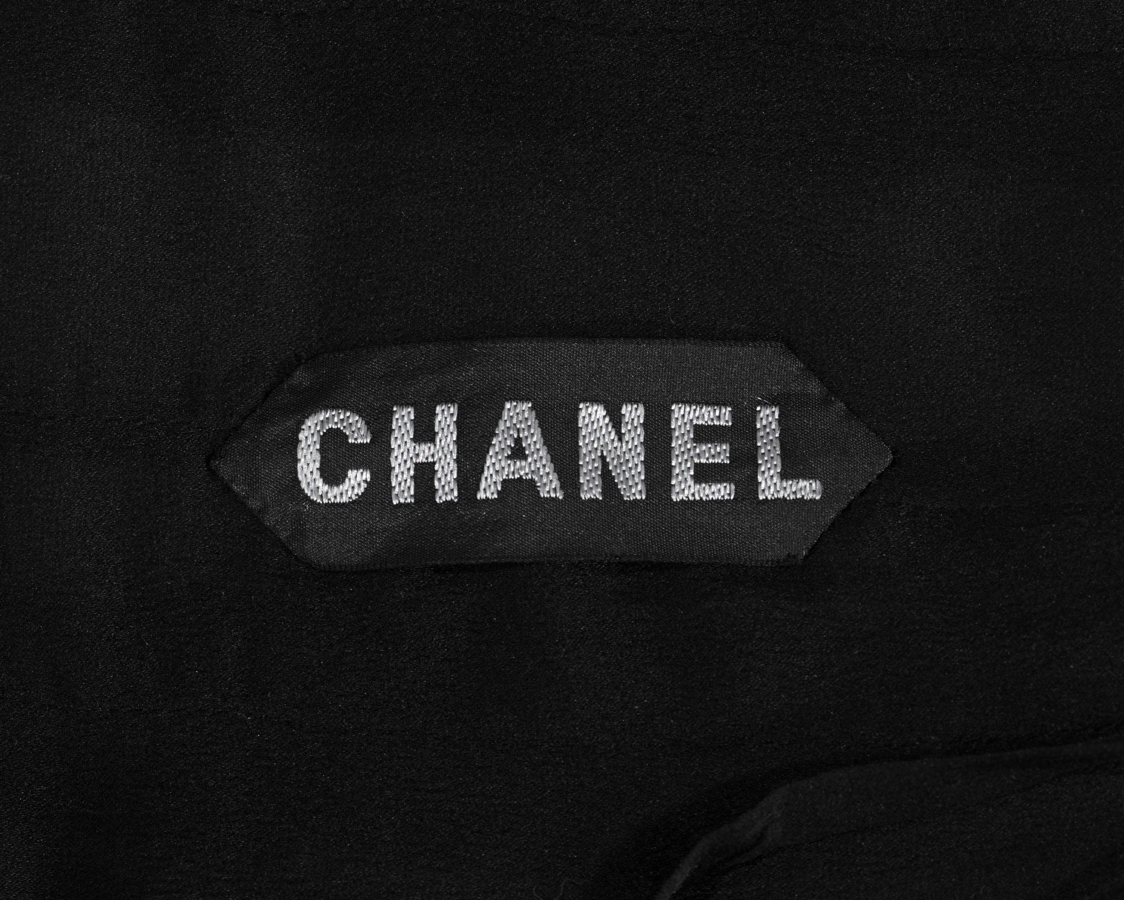 Robe de soirée haute couture Chanel par Karl Lagerfeld en soie noire, saison 1994 en vente 16