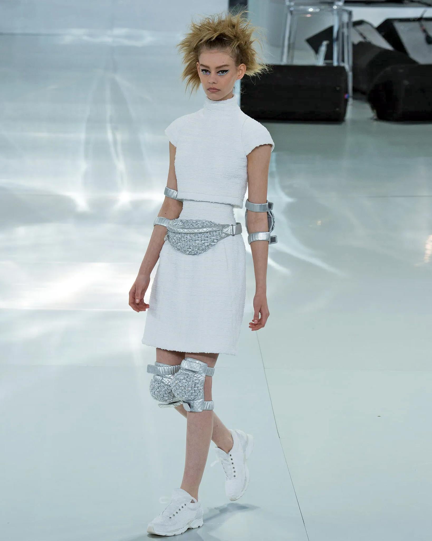 Chanel by Karl Lagerfeld Haute Couture Costume jupe corse en bouclé blanc, ss 2014. Excellent état - En vente à London, GB