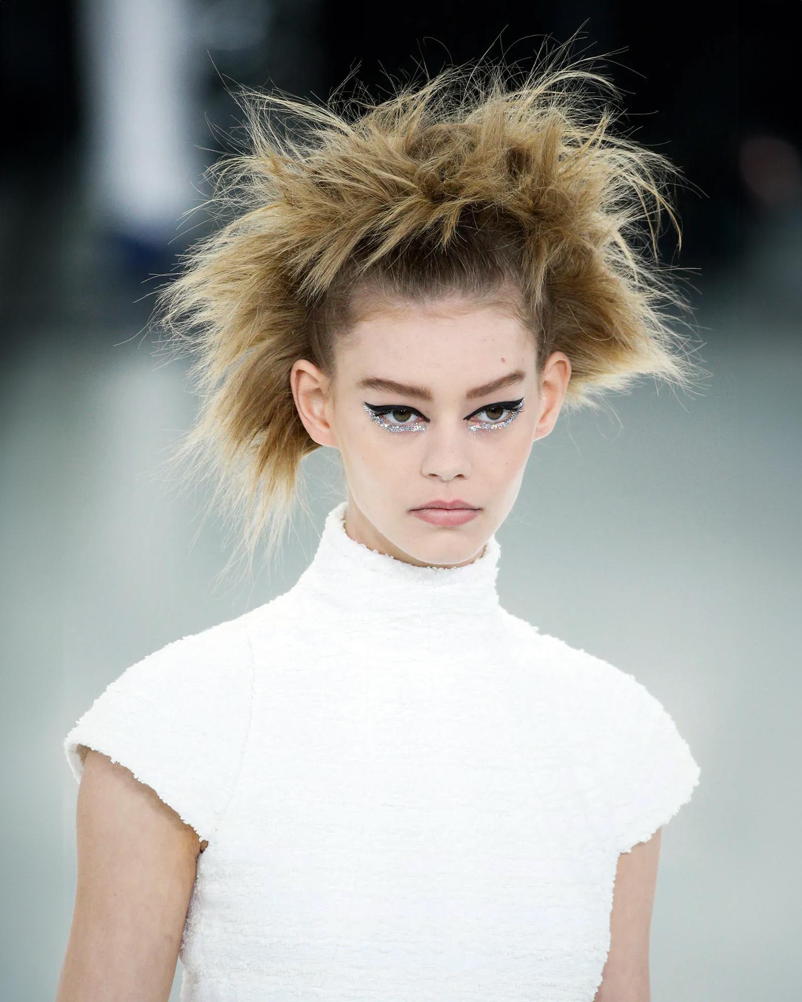 Chanel by Karl Lagerfeld Haute Couture Costume jupe corse en bouclé blanc, ss 2014. en vente 3