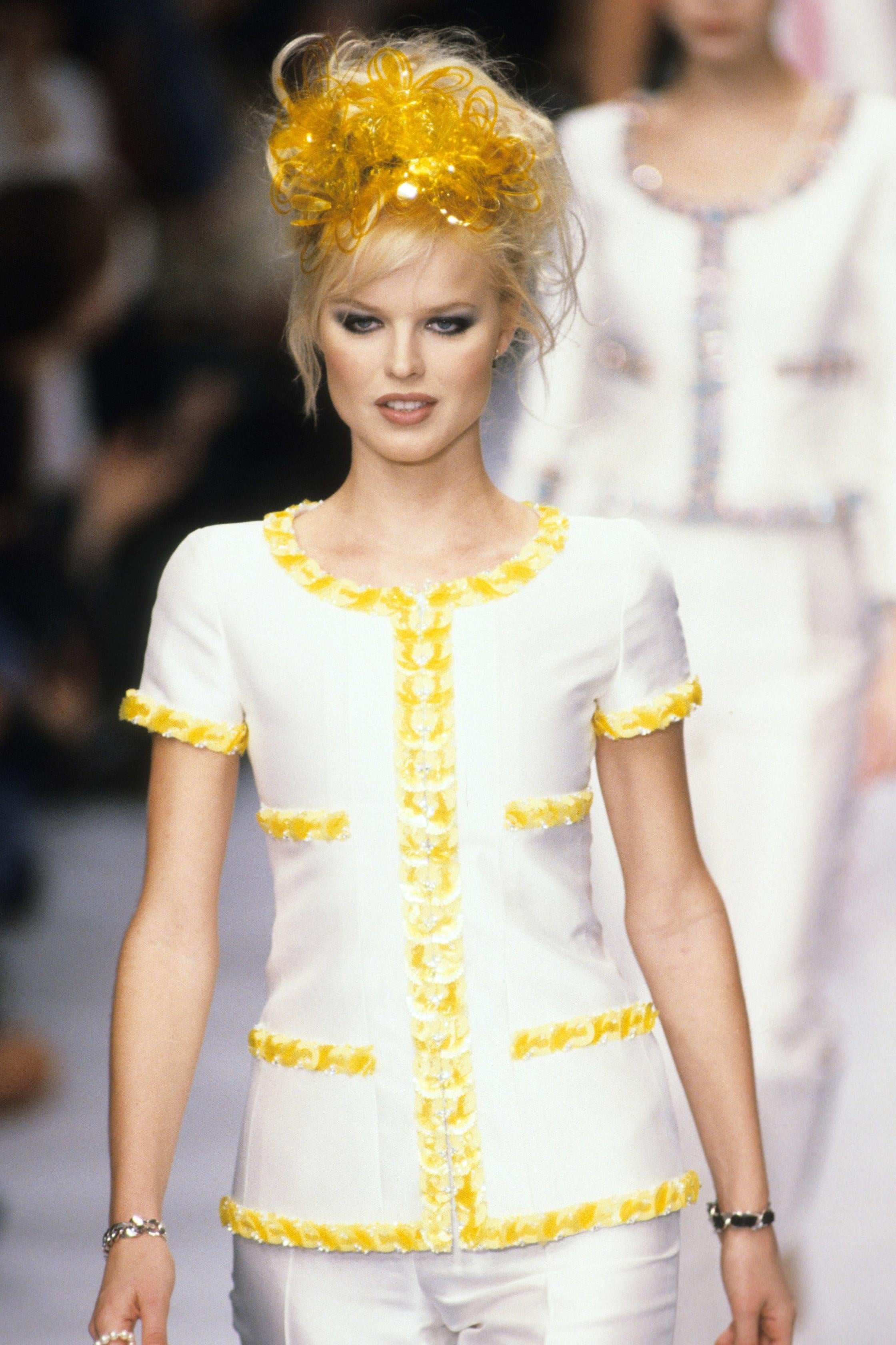 Costume pantalon de soirée en soie ivoire embelli Chanel par Karl Lagerfeld, PÉ 1996 Pour femmes en vente