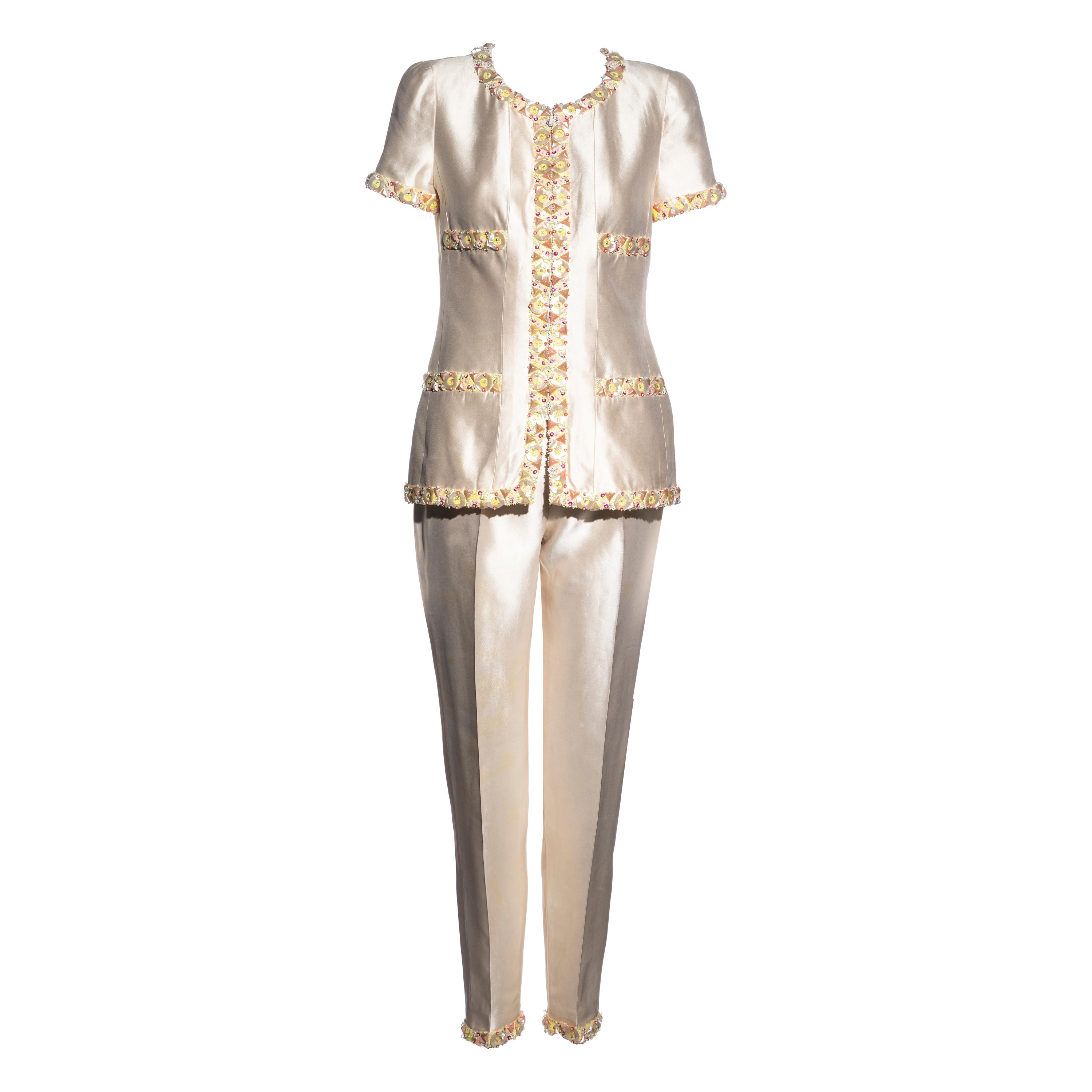Chanel by Karl Lagerfeld traje pantalón de noche de seda marfil con adornos, ss 1996 en venta