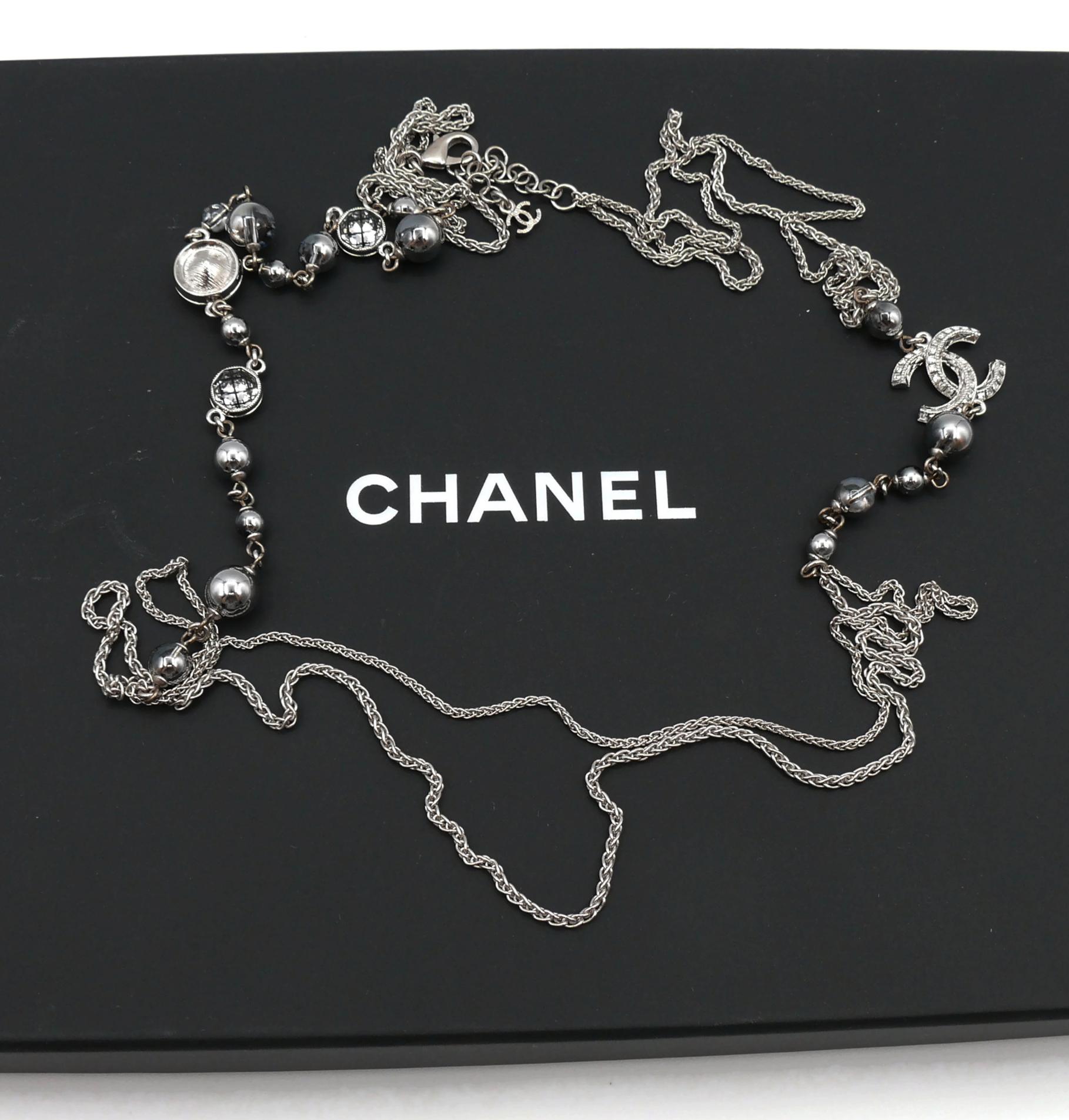 CHANEL by KARL LAGERFELD Jewelled CC Silver Tone Chain Necklace, 2018 In Excellent Condition For Sale In Nice, FR