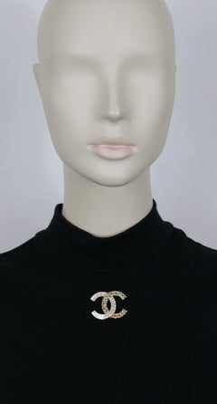 CHANEL by KARL LAGERFELD Light Gold Tone Quilted CC Brooch, 2017