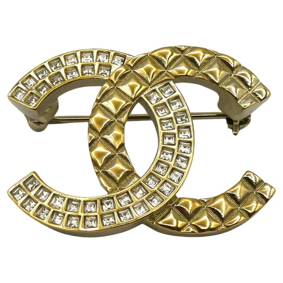 CHANEL by KARL LAGERFELD Light Gold Tone Quilted CC Brooch, 2017 For Sale