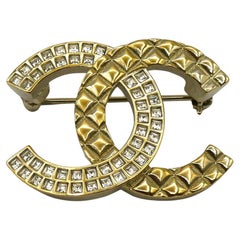 CHANEL by KARL LAGERFELD Light Gold Tone Quilted CC Brooch, 2017