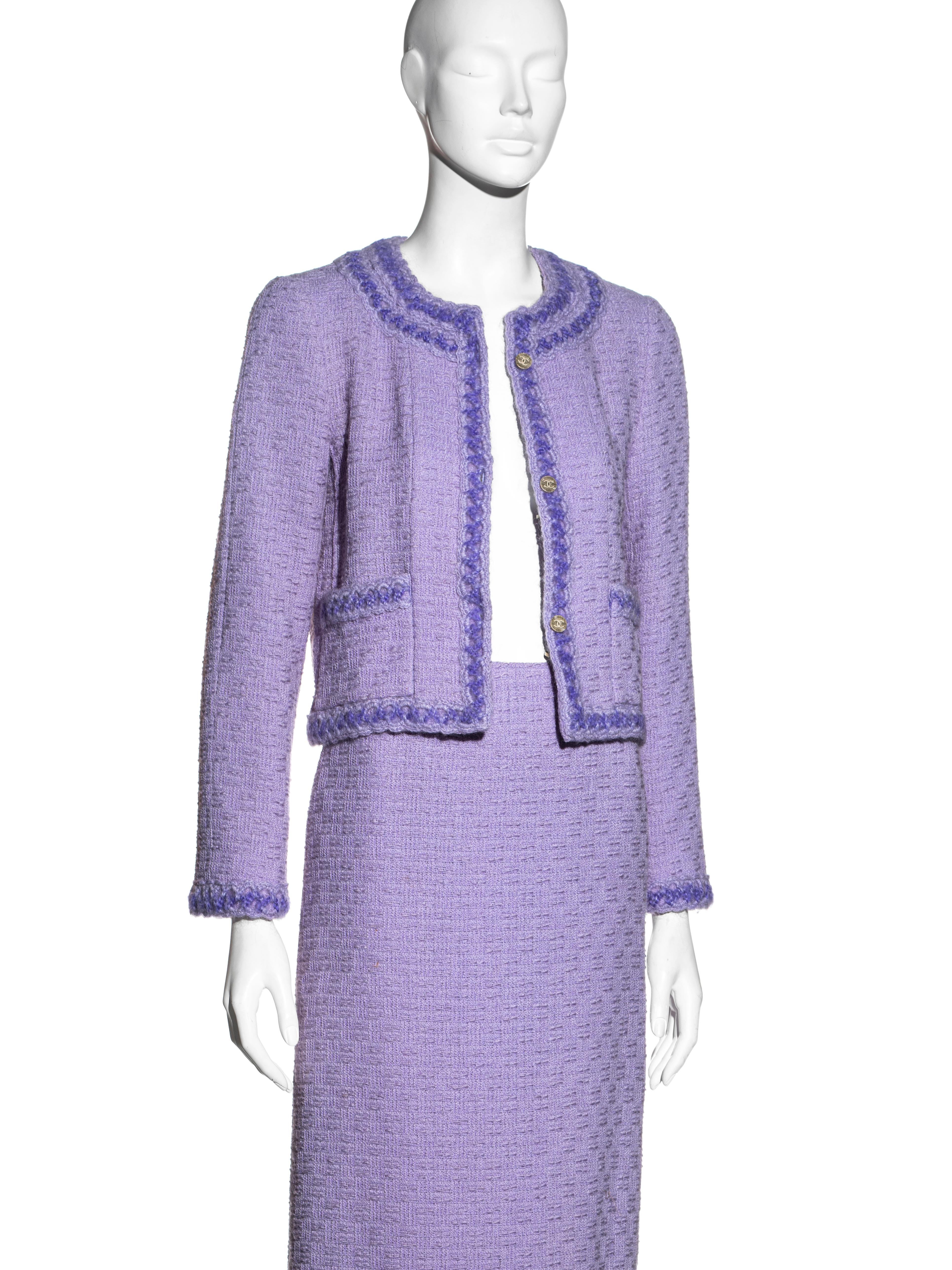 Tailleur veste et jupe longue en tweed lilas Chanel by Karl Lagerfeld, A/H 1998 en vente 3