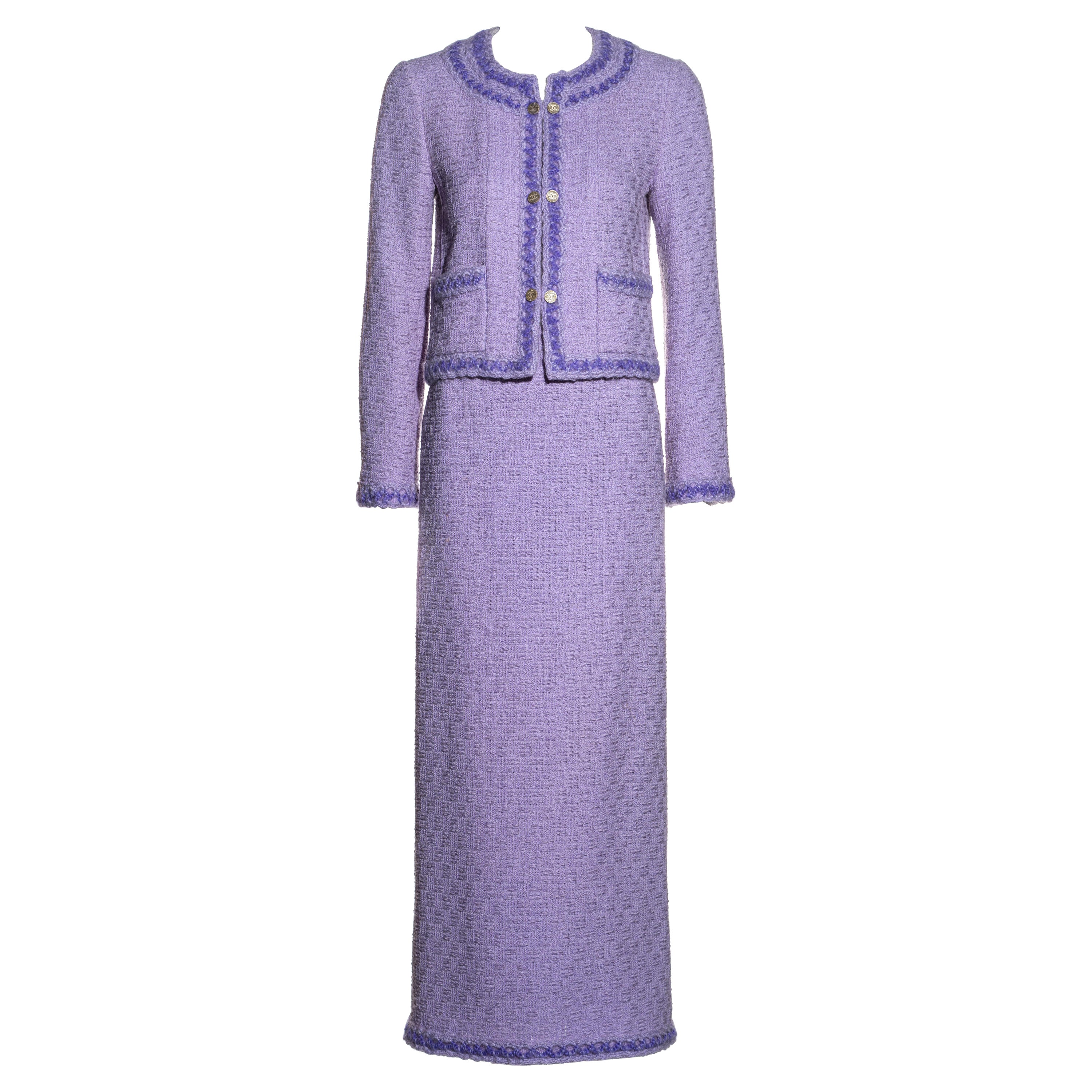 Abito con giacca e maxi gonna in tweed lilla di Chanel by Karl Lagerfeld for Chanel, primavera 1998