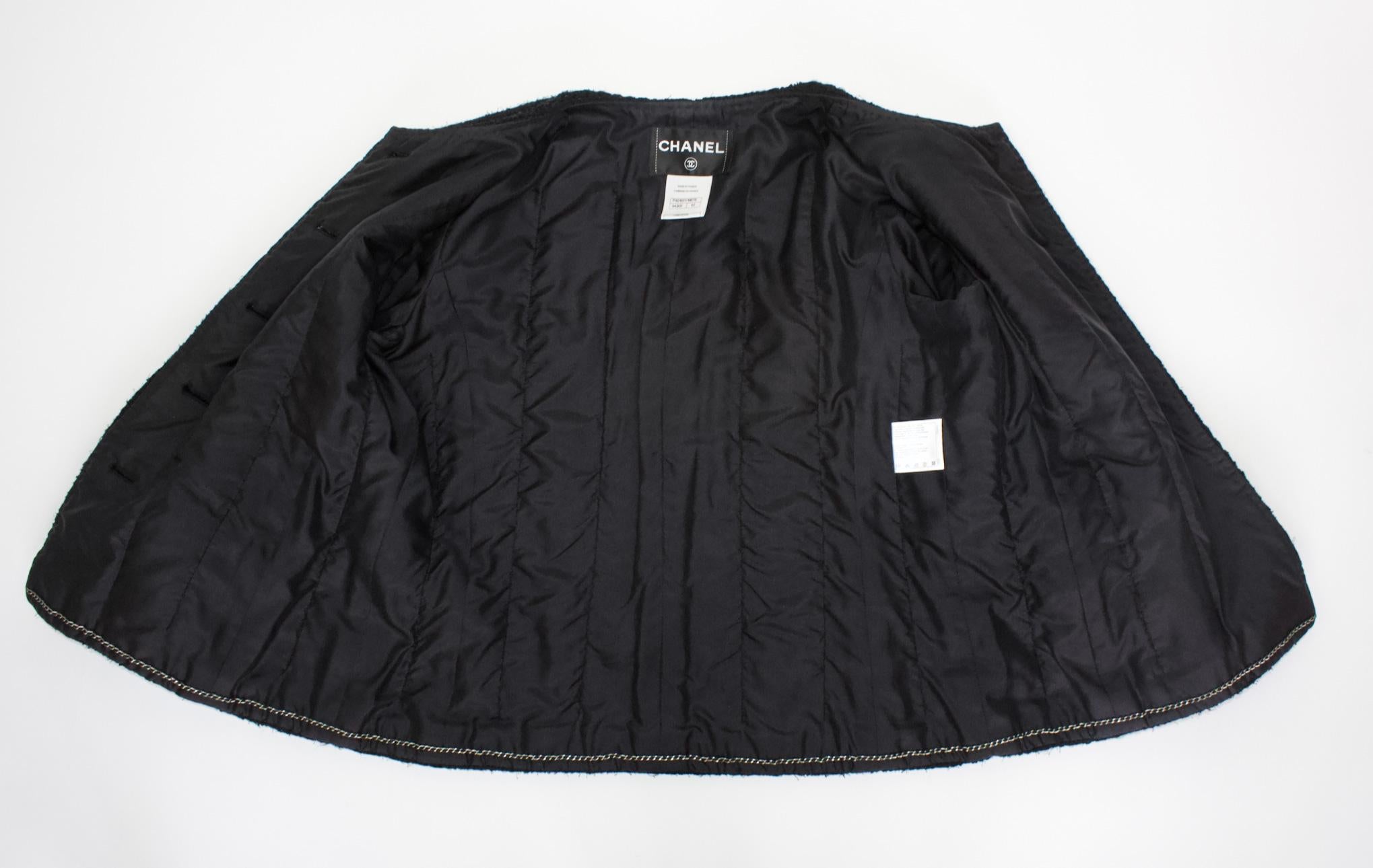 Petite veste noire Chanel par Karl Lagerfeld, Cruise 2011 en vente 1