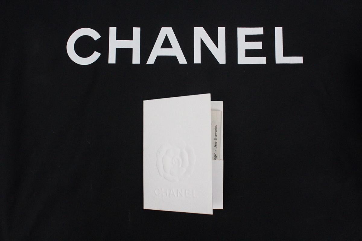Petite veste noire Chanel par Karl Lagerfeld, Cruise 2011 en vente 2