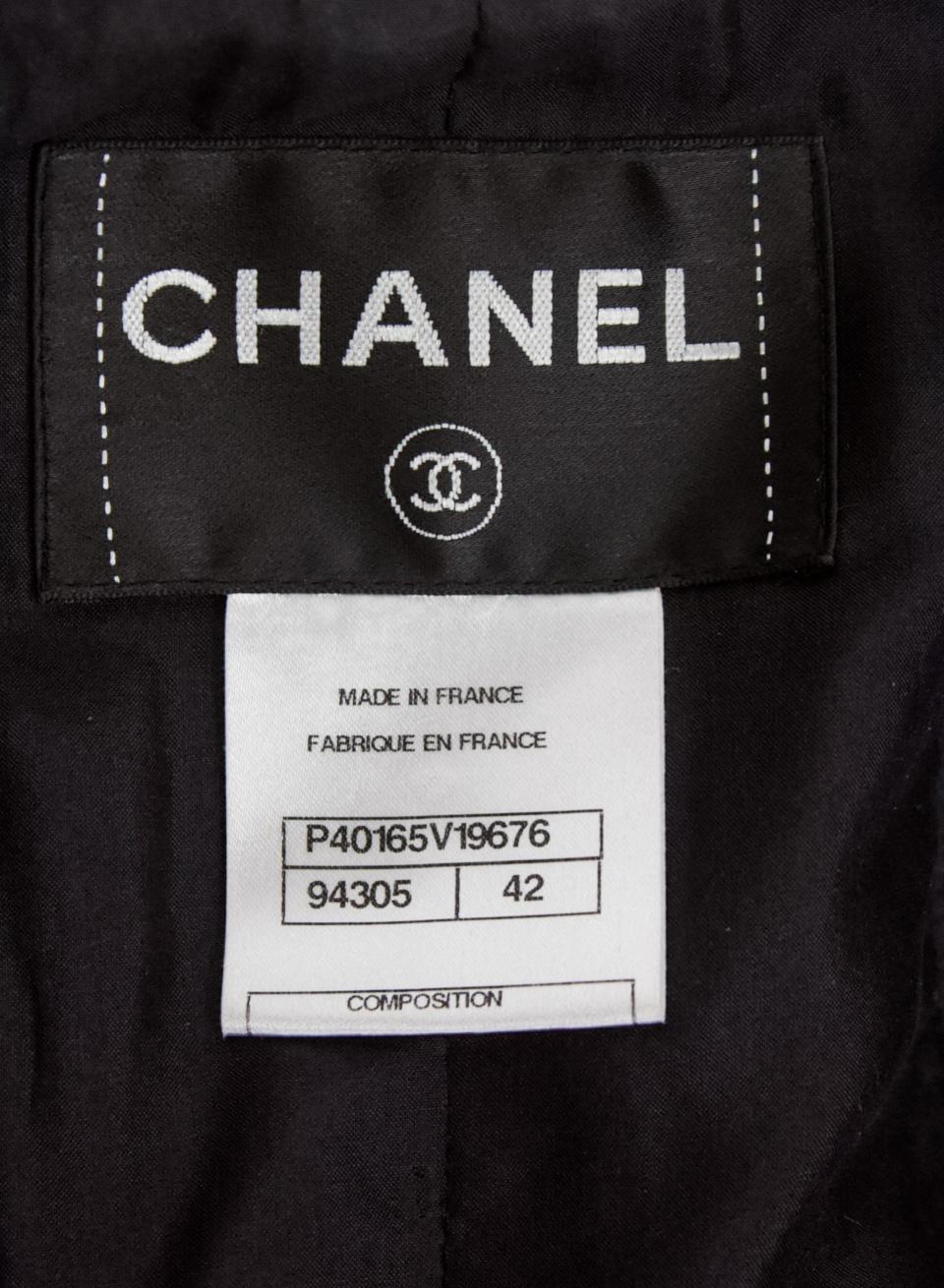 Petite veste noire Chanel par Karl Lagerfeld, Cruise 2011 en vente 3