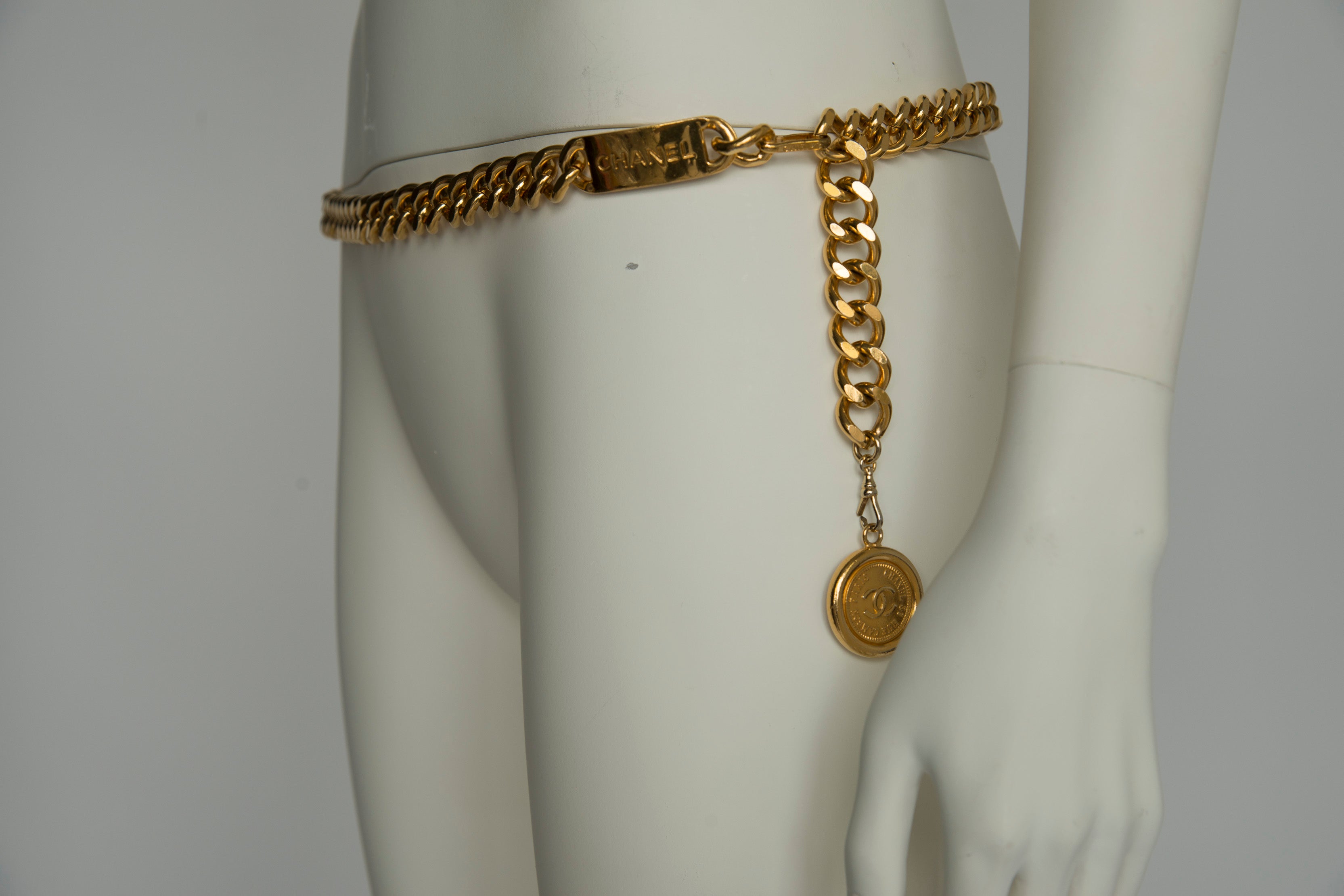 Chanel By Karl Lagerfeld Logo Plate & Medallion Coin Gold-Tone Chainlink Belt For Sale 1