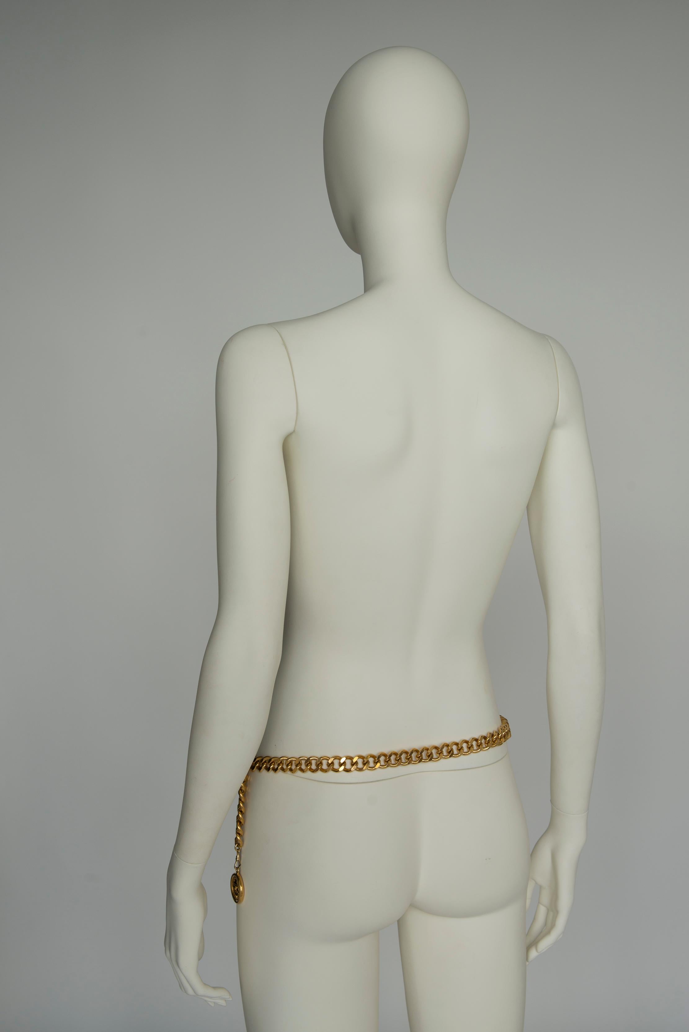 Chanel By Karl Lagerfeld Logo Plate & Medallion Coin Gold-Tone Chainlink Belt For Sale 2