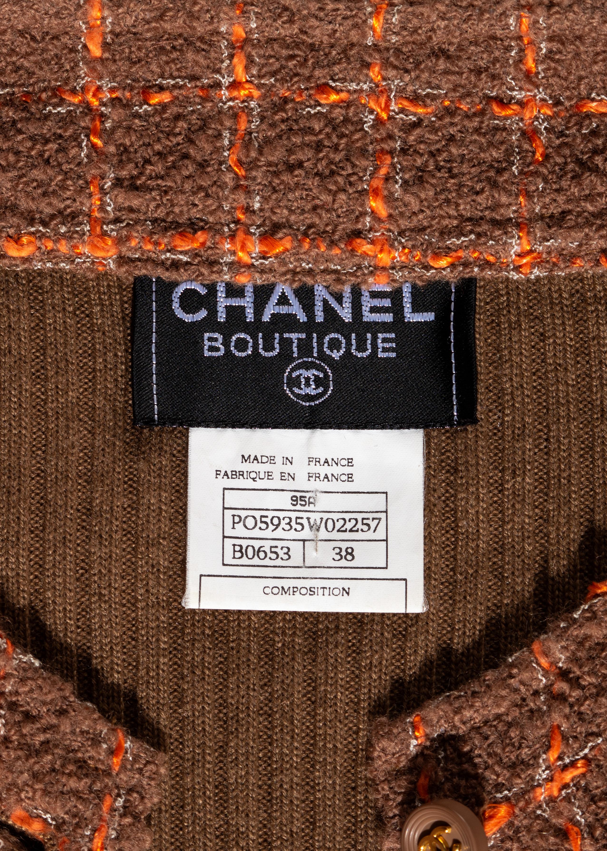 Chanel by Karl Lagerfeld orangefarbenes und braunes Strick- und Tweed-Jackenkleid, H/W 1995 im Angebot 7
