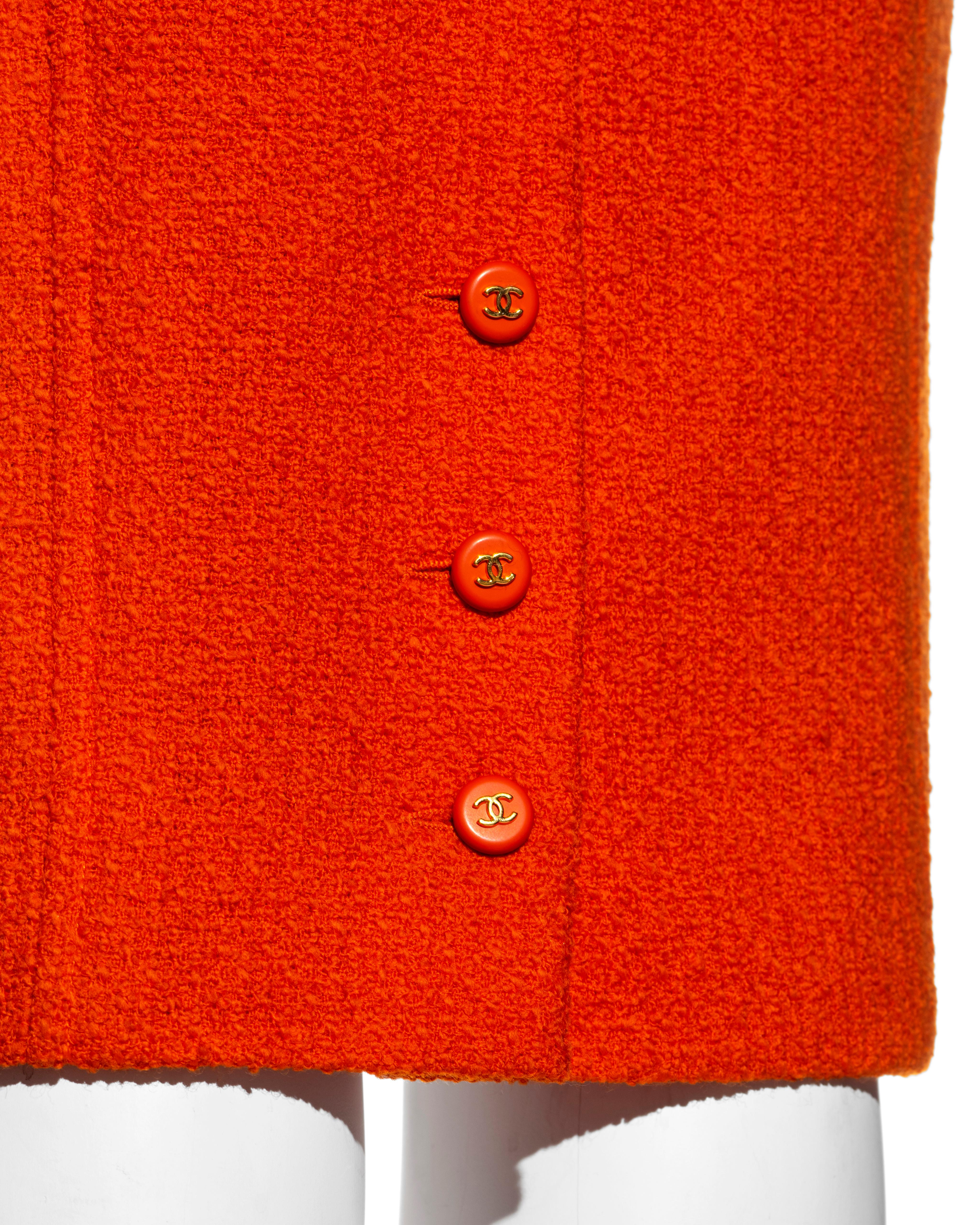 Ensemble robe et veste en laine bouclée orange Chanel par Karl Lagerfeld, A/H 1995 en vente 5