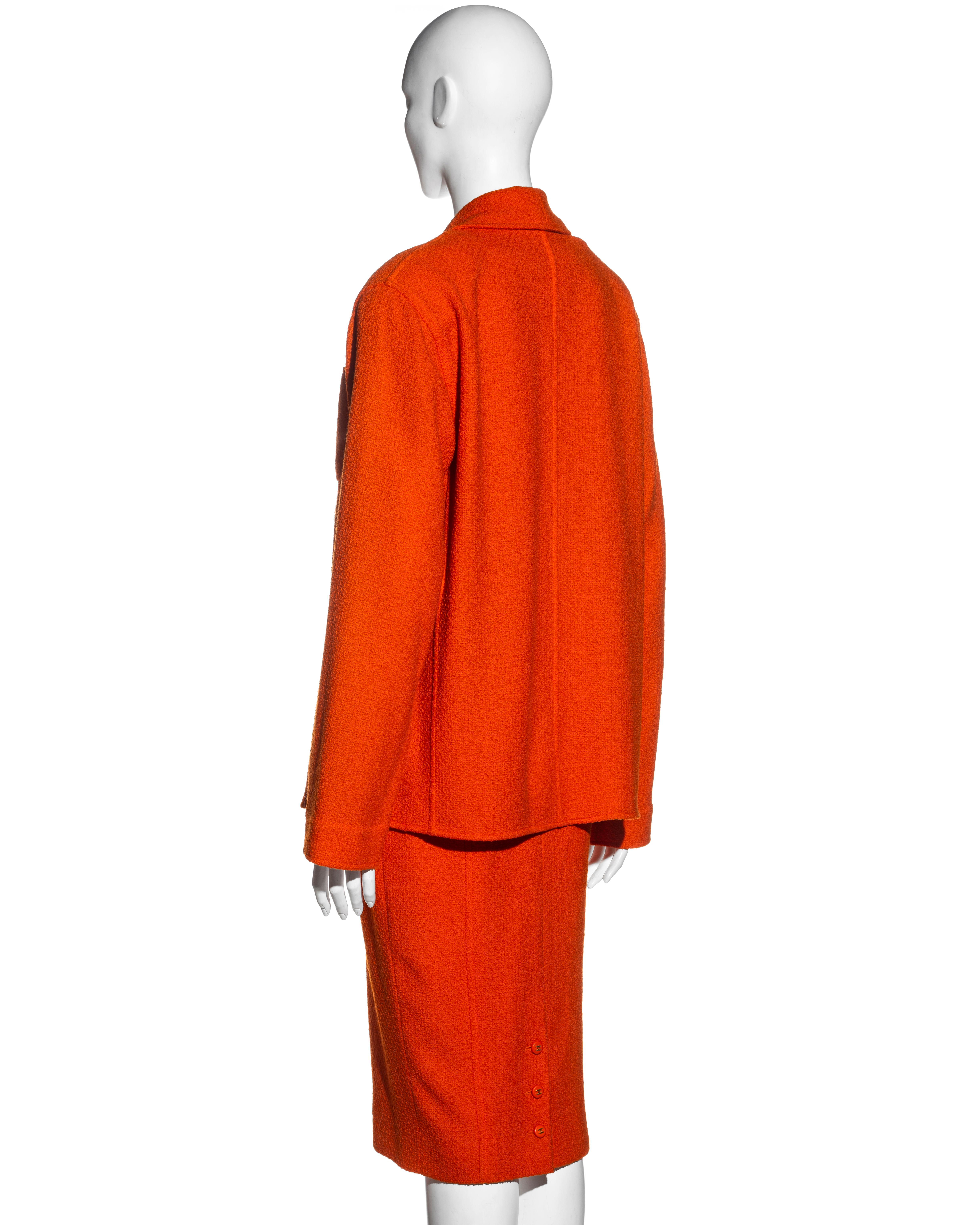Ensemble robe et veste en laine bouclée orange Chanel par Karl Lagerfeld, A/H 1995 en vente 8