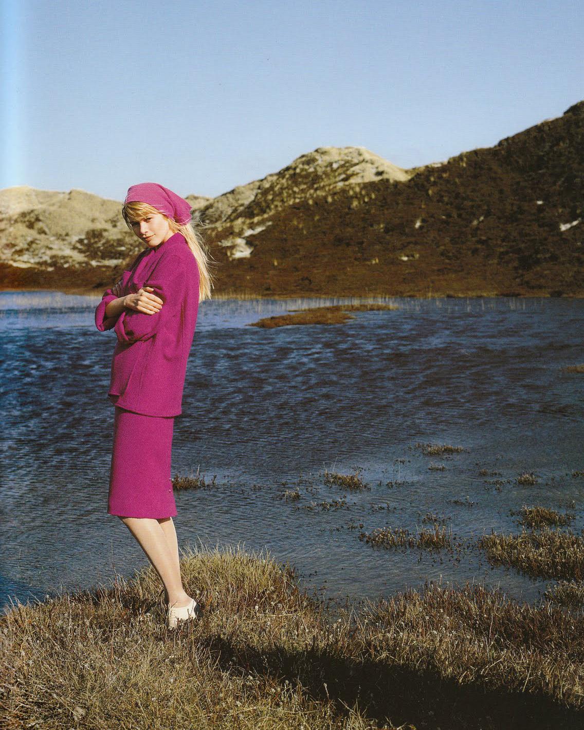Ensemble robe et veste en laine bouclée orange Chanel par Karl Lagerfeld, A/H 1995 en vente 3