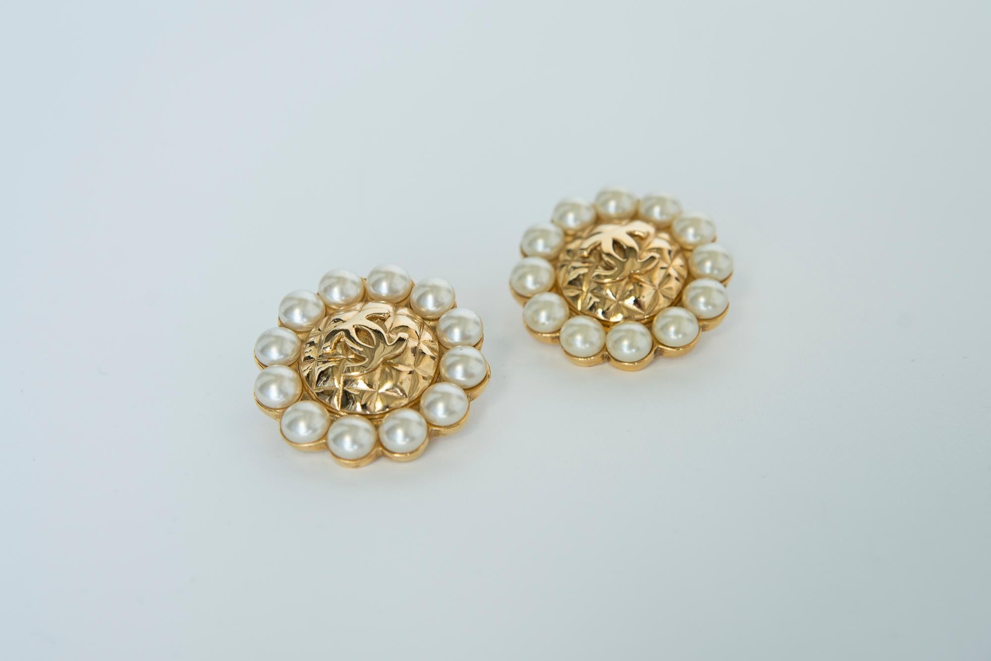 From the Chanel 23 collection, these 80's Chanel earrings are designed with striking proportions - the statement size ensures they'll be seen and admired by everyone you come across. Made from gold-tone metal, an array of lustrous faux pearls are