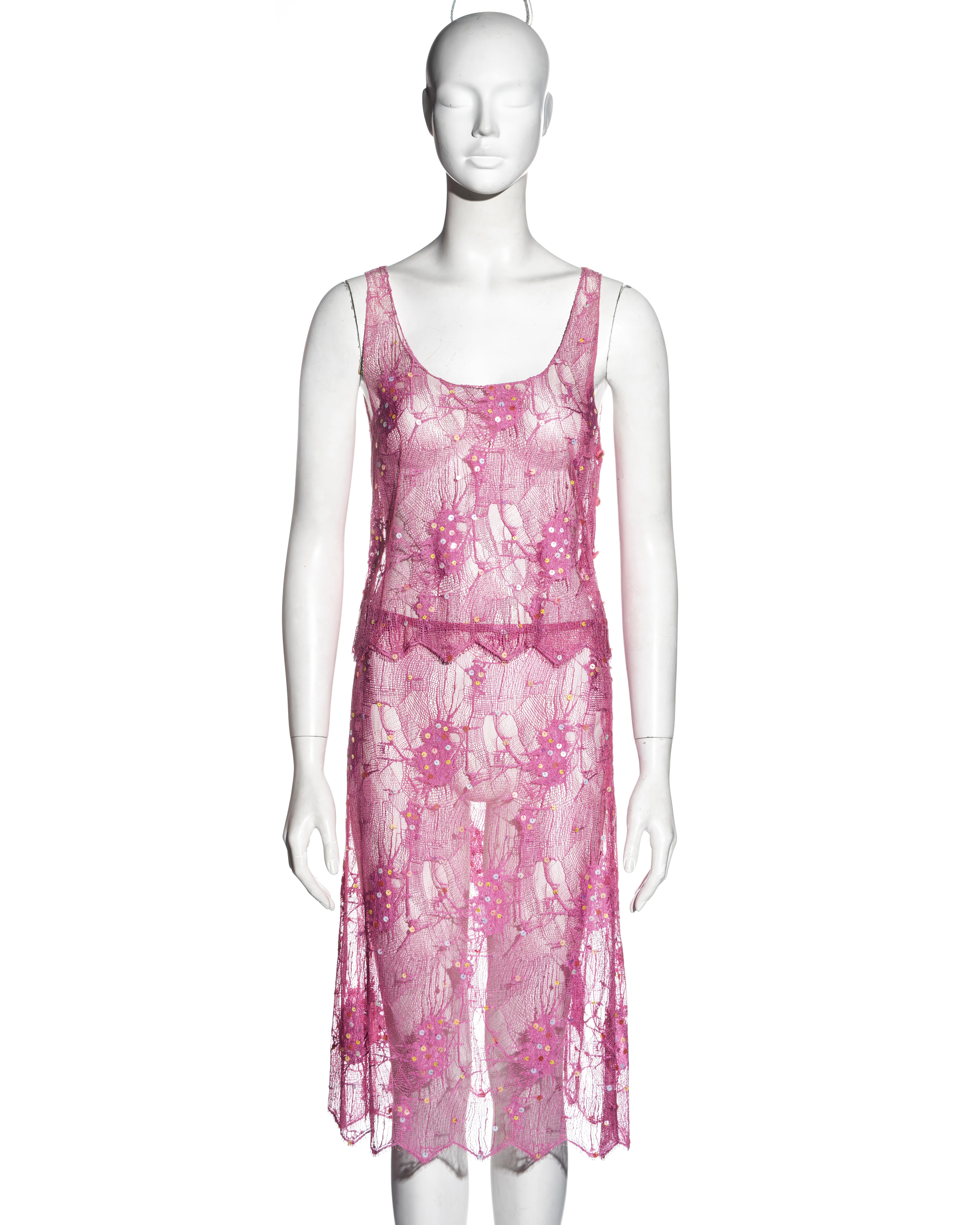 ▪ Chanel pink lace top and skirt 
▪ Designed by Karl Lagerfeld
▪ Pink lace with sequins
▪ Sleeveless top 
▪ Mid-length skirt 
▪ Scalloped hemline 
▪ Five 'CC' logo buttons at the side opening 
▪ FR 38 - UK 10 - US 6
▪ Spring-Summer 2000
▪ 75% Nylon,